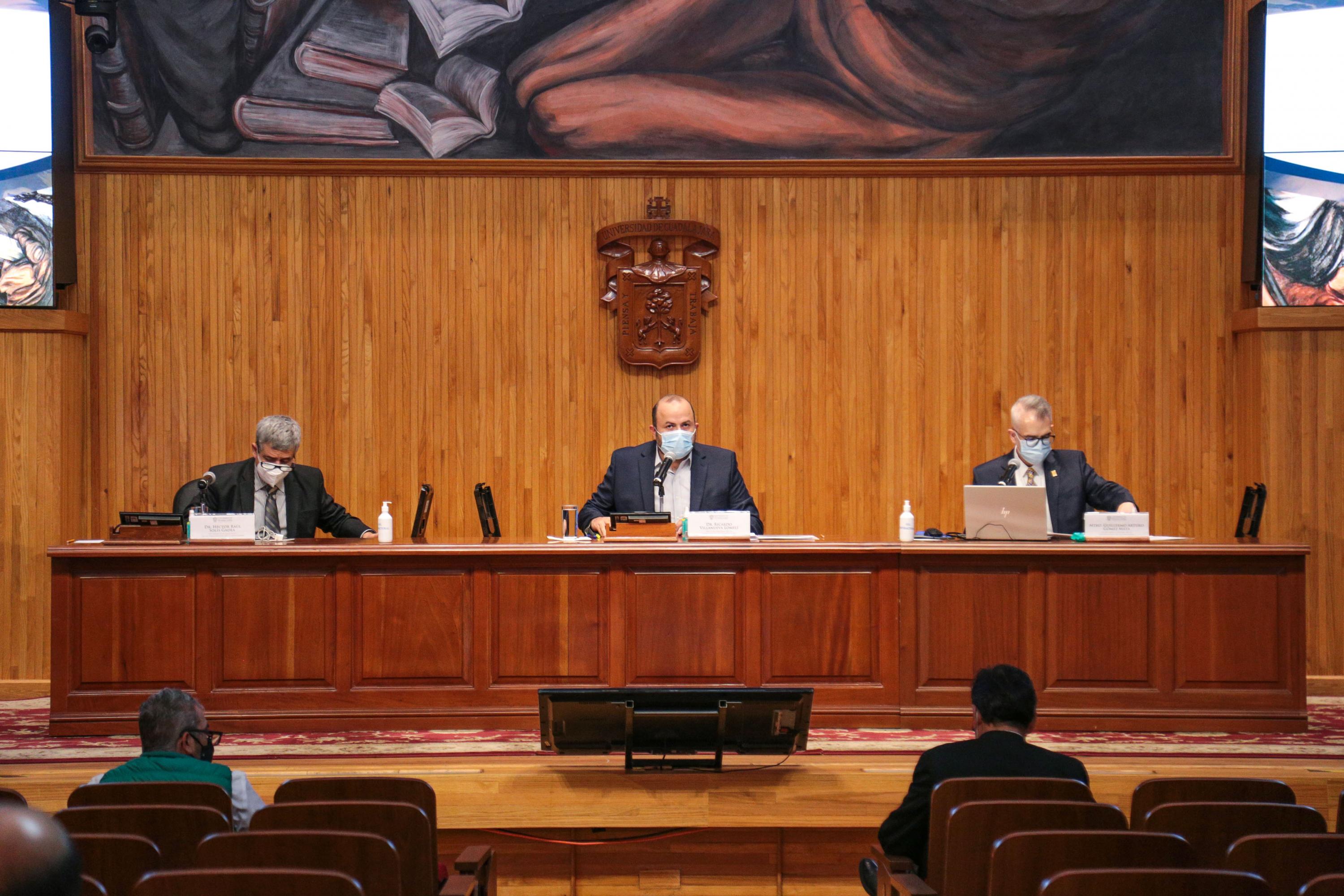 Autoridades del C G U en presidium