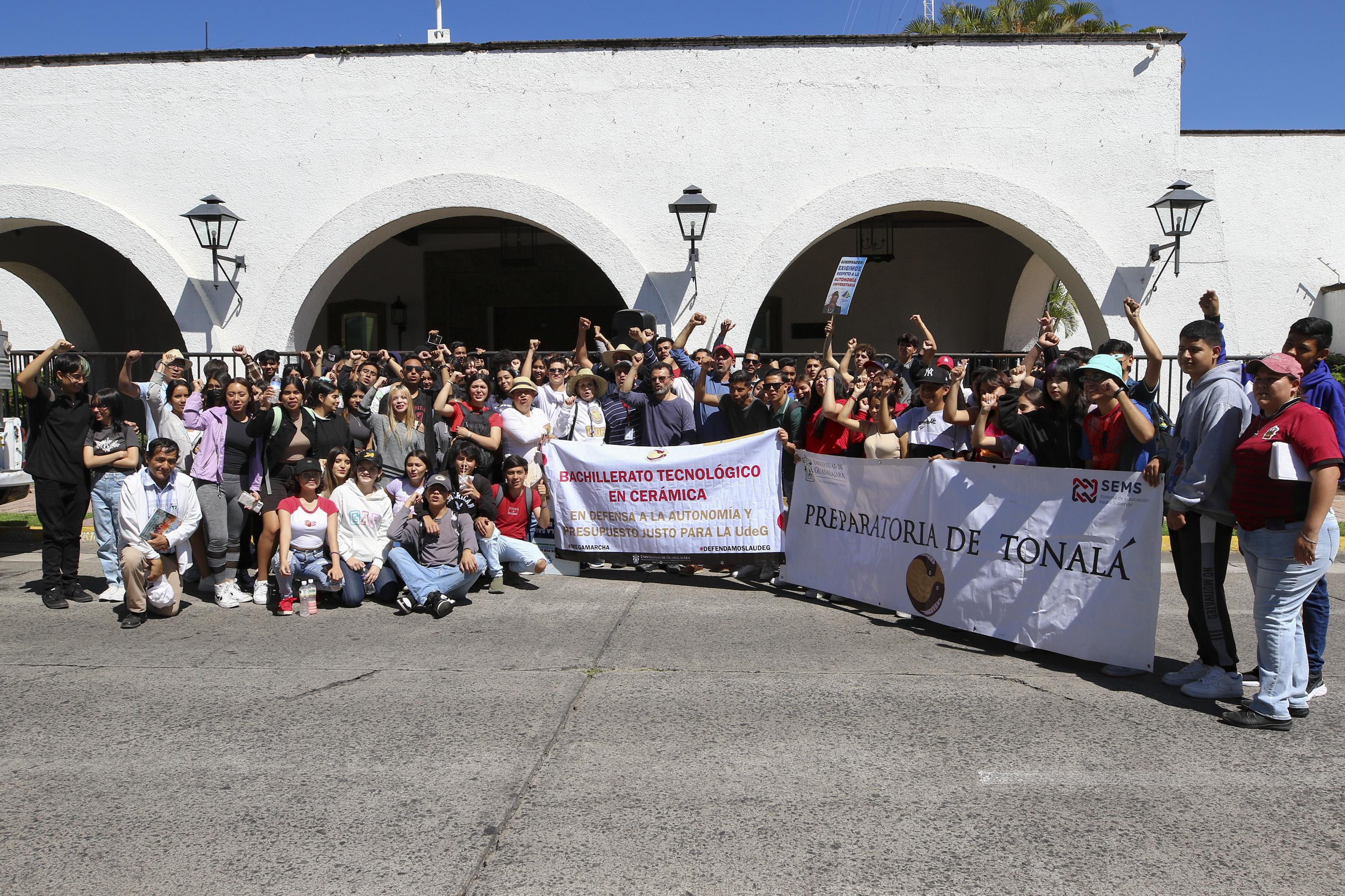 Participantes en contingente caminata por la autonomía Caminata por la Autonomía, la Educación y la Salud