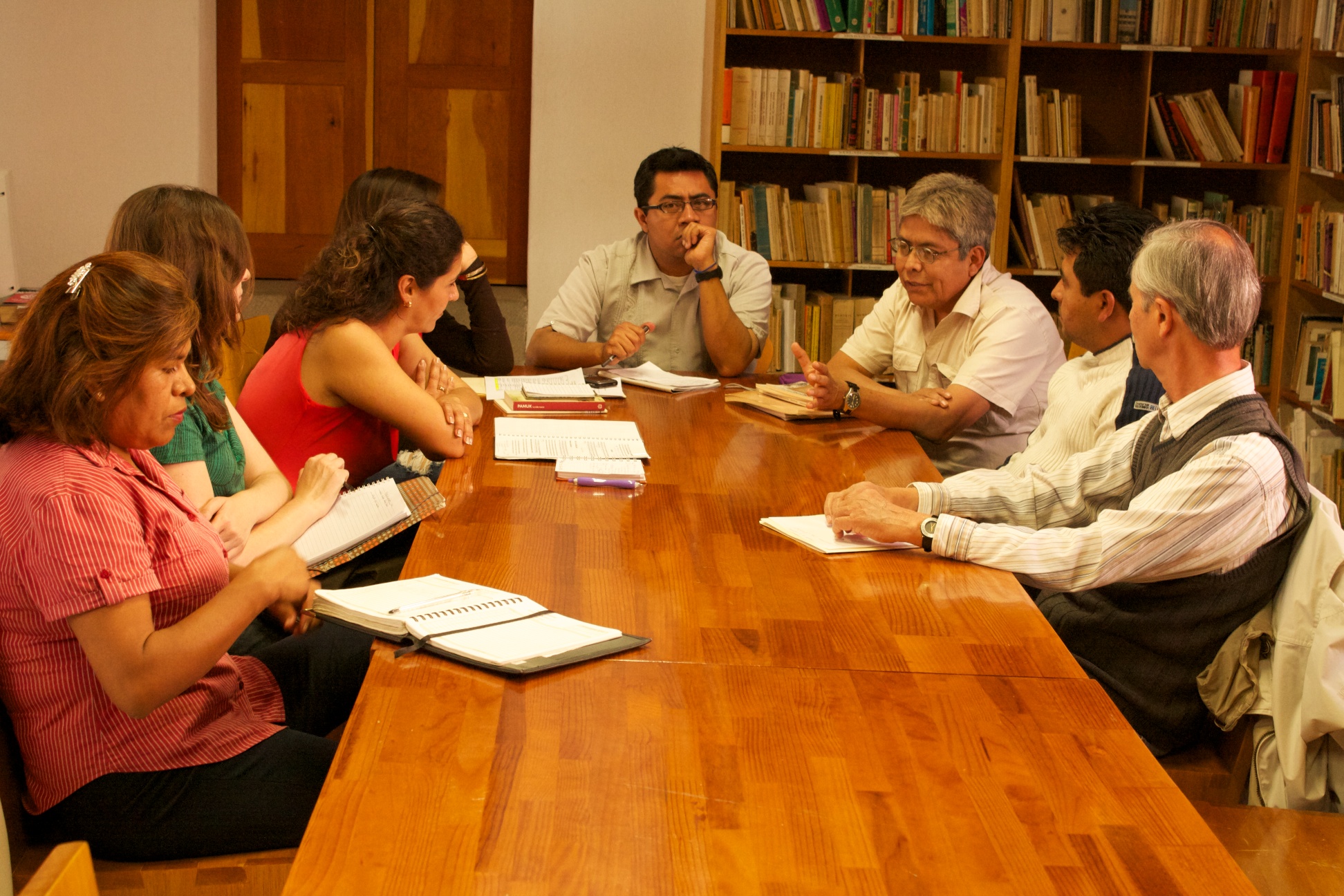 Autoridades del evento en reunión