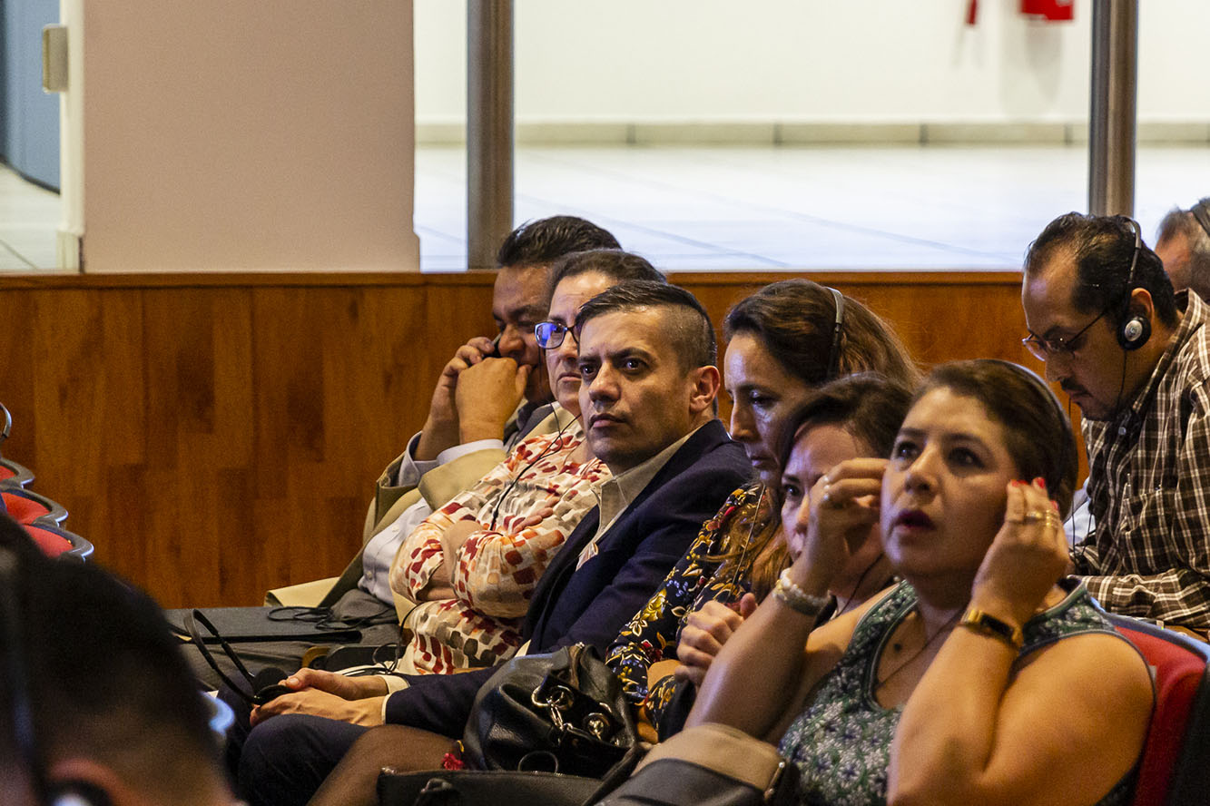 Asistentes a evento en auditorio
