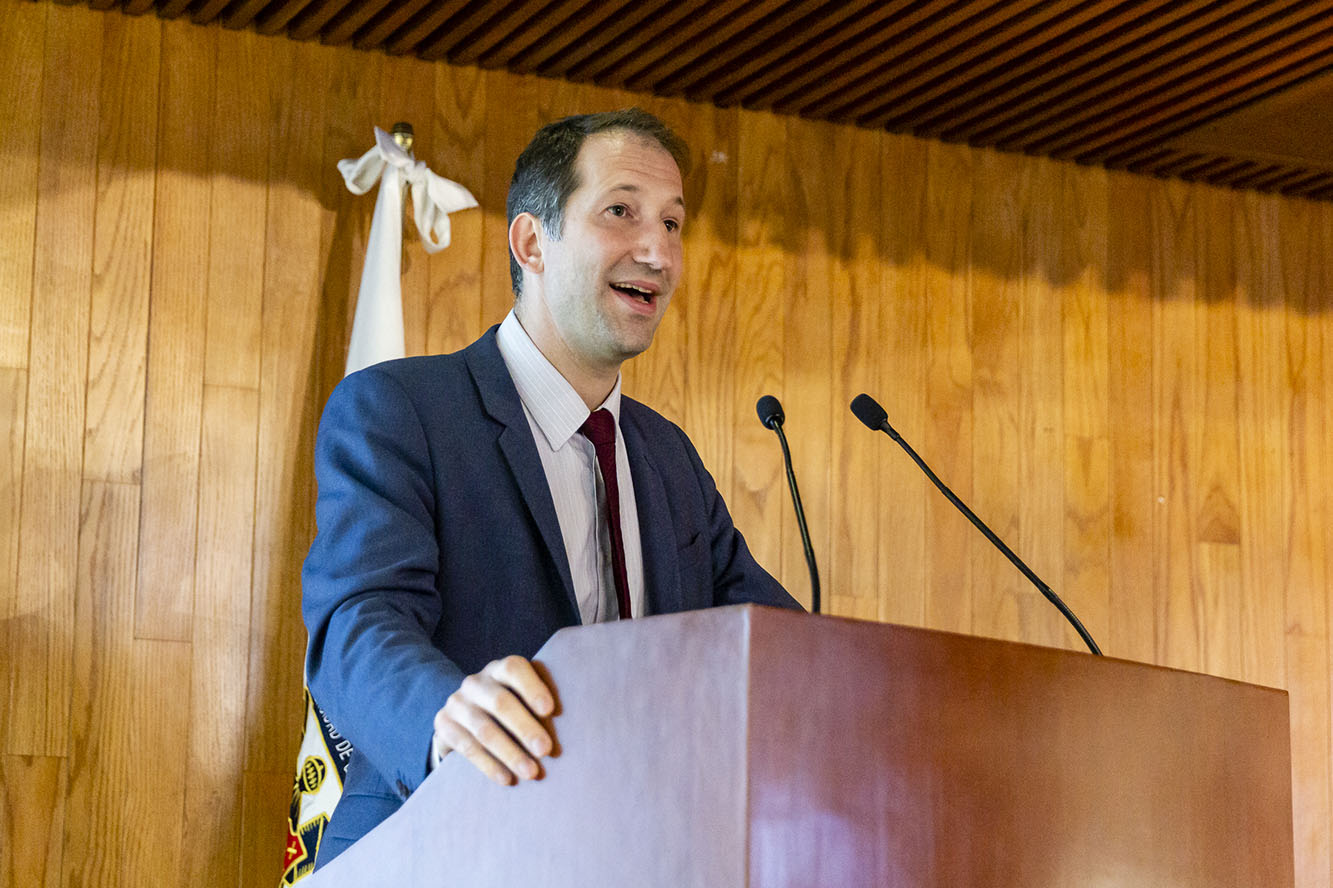 Catedrático en podium