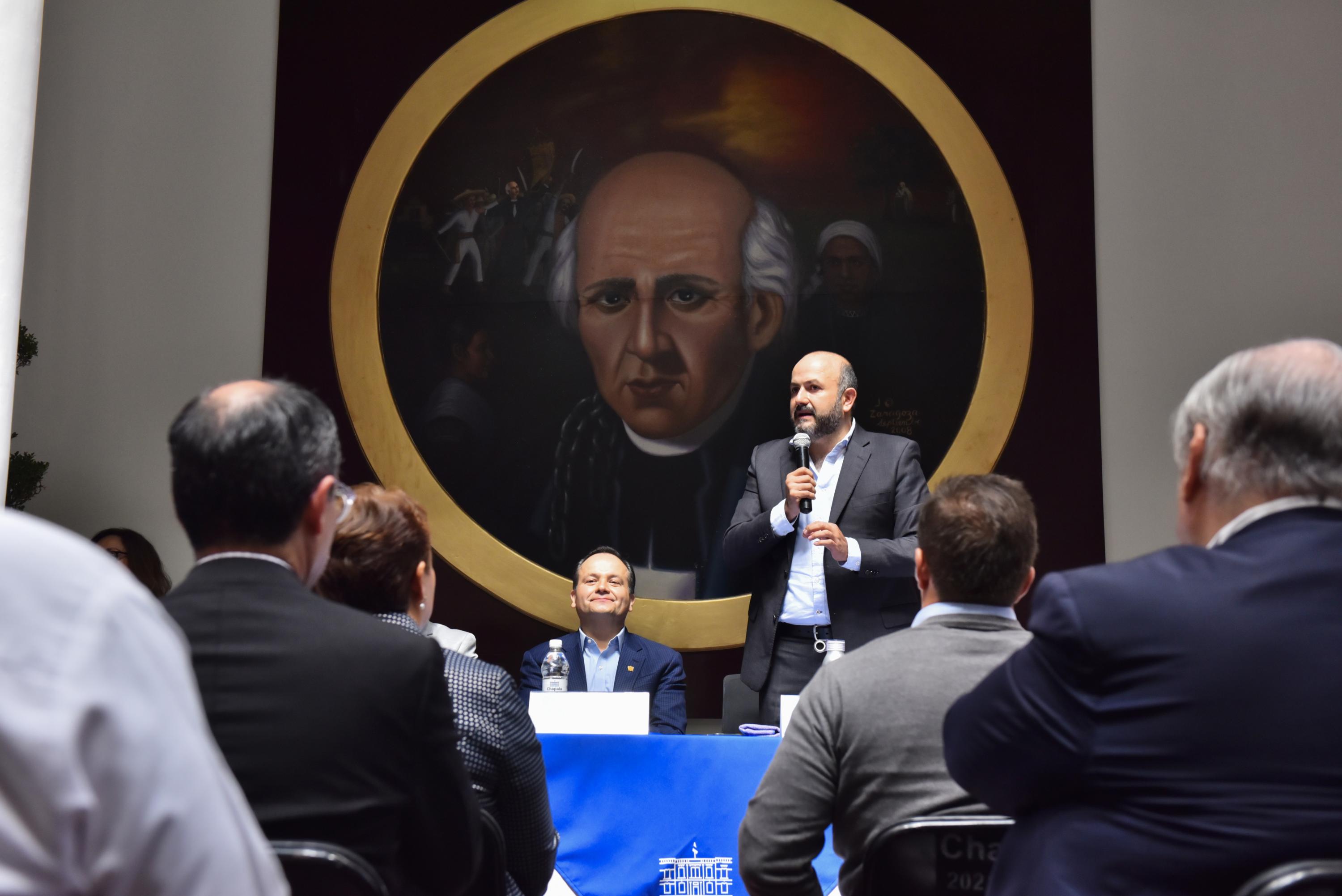 Autoridades del evento en presídium