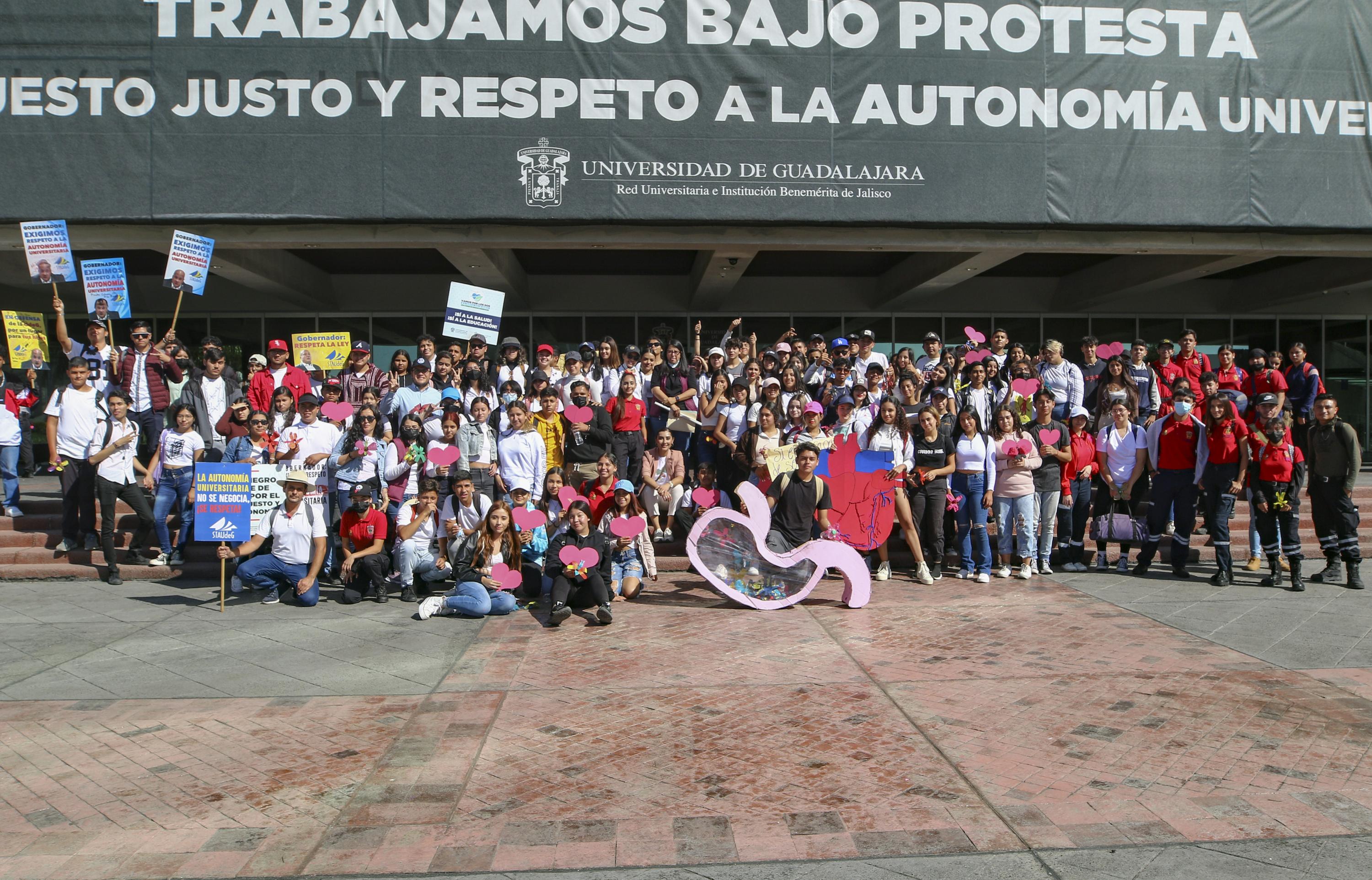 Participantes en contingente caminata por la autonomía Caminata por la Autonomía, la Educación y la Salud