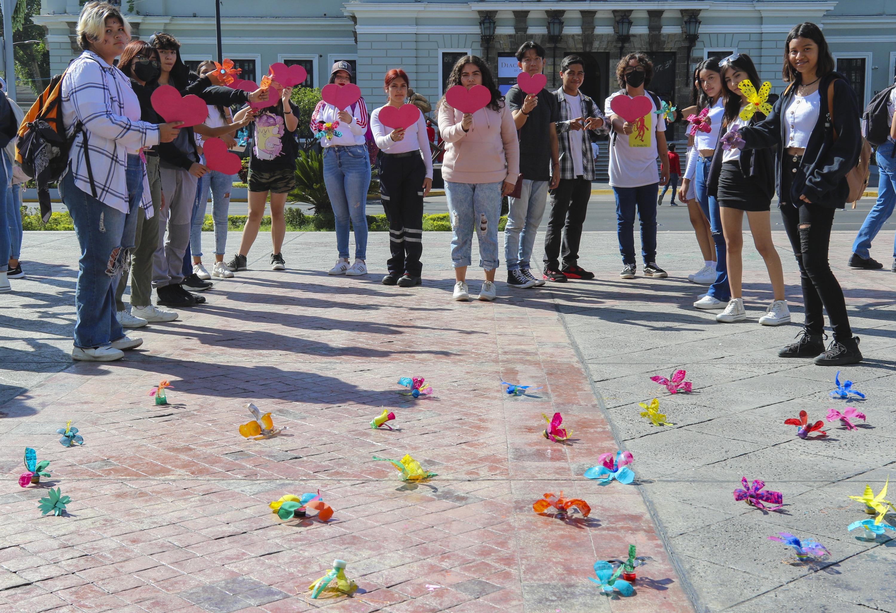 Participantes en contingente caminata por la autonomía Caminata por la Autonomía, la Educación y la Salud