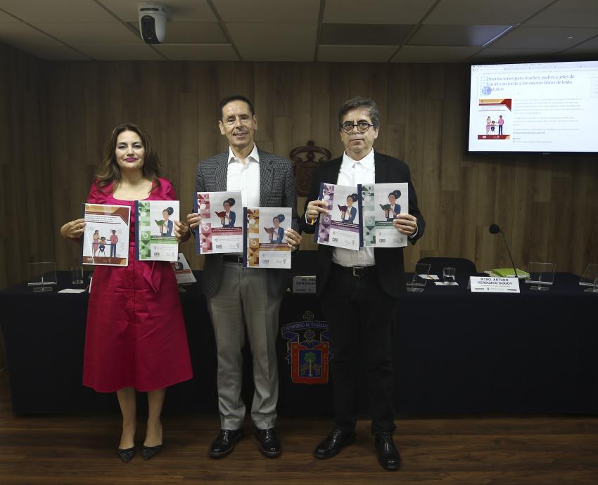 Autoridades del evento en rueda de prensa