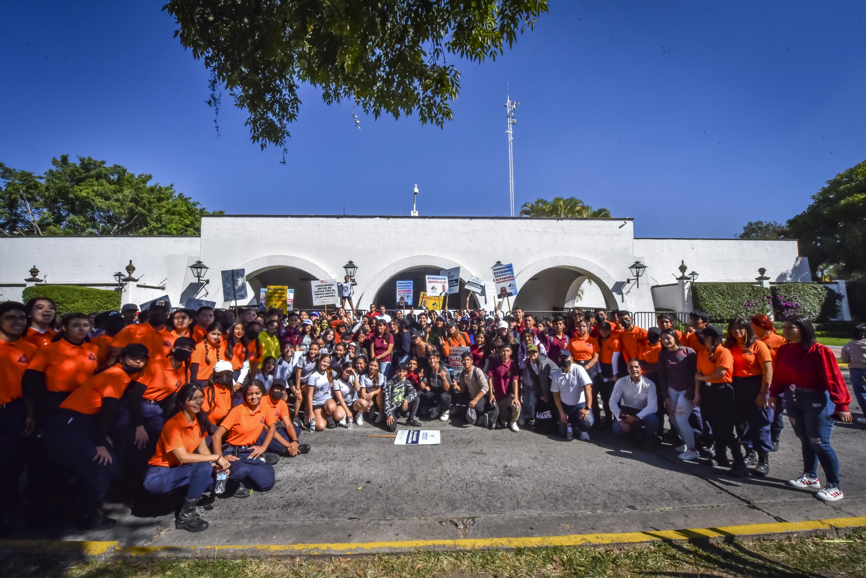 Participantes en contingente caminata por la autonomía Caminata por la Autonomía, la Educación y la Salud