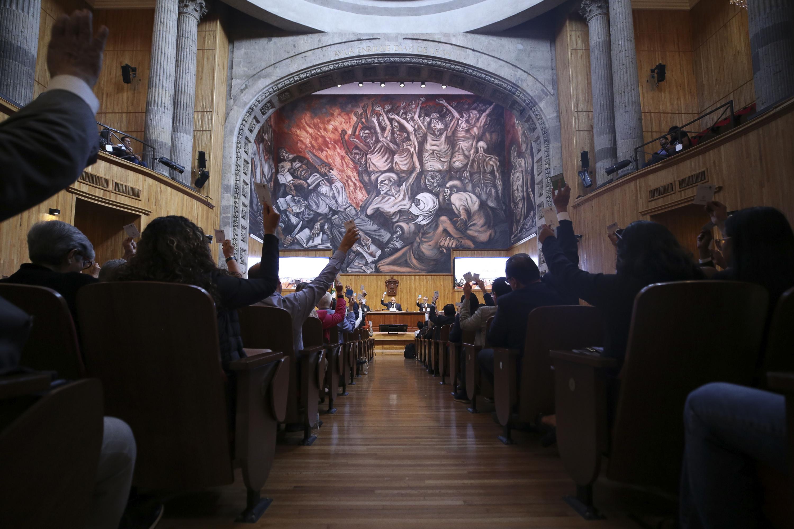 Integrantes del Consejo General Universitario en sesión