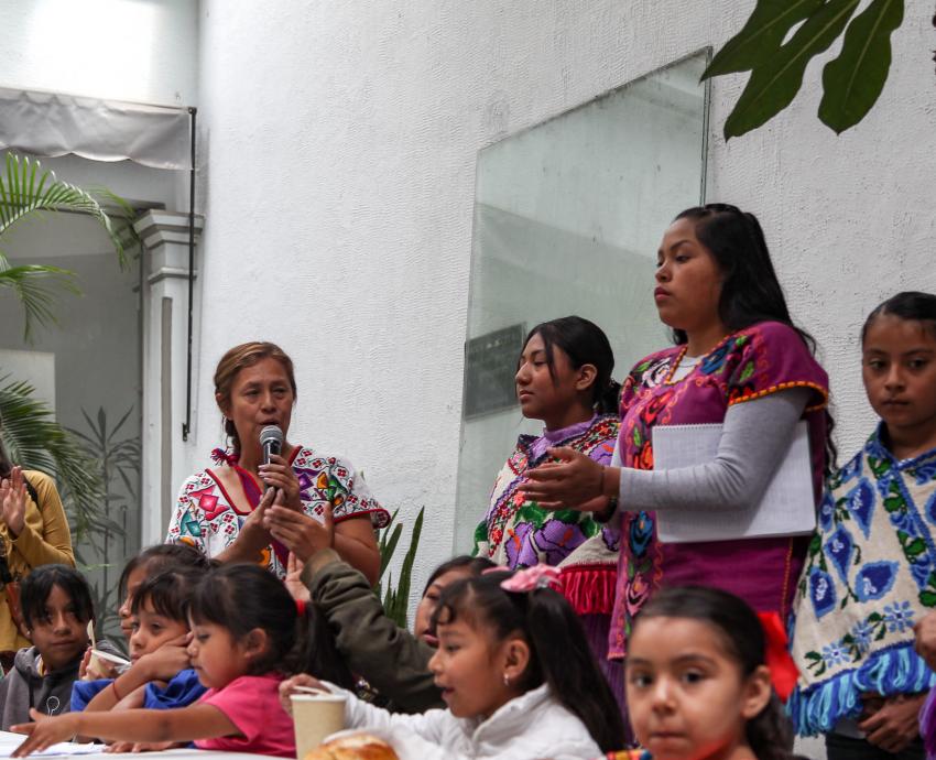 Mujeres y niñas Indígenas participantes en el evento