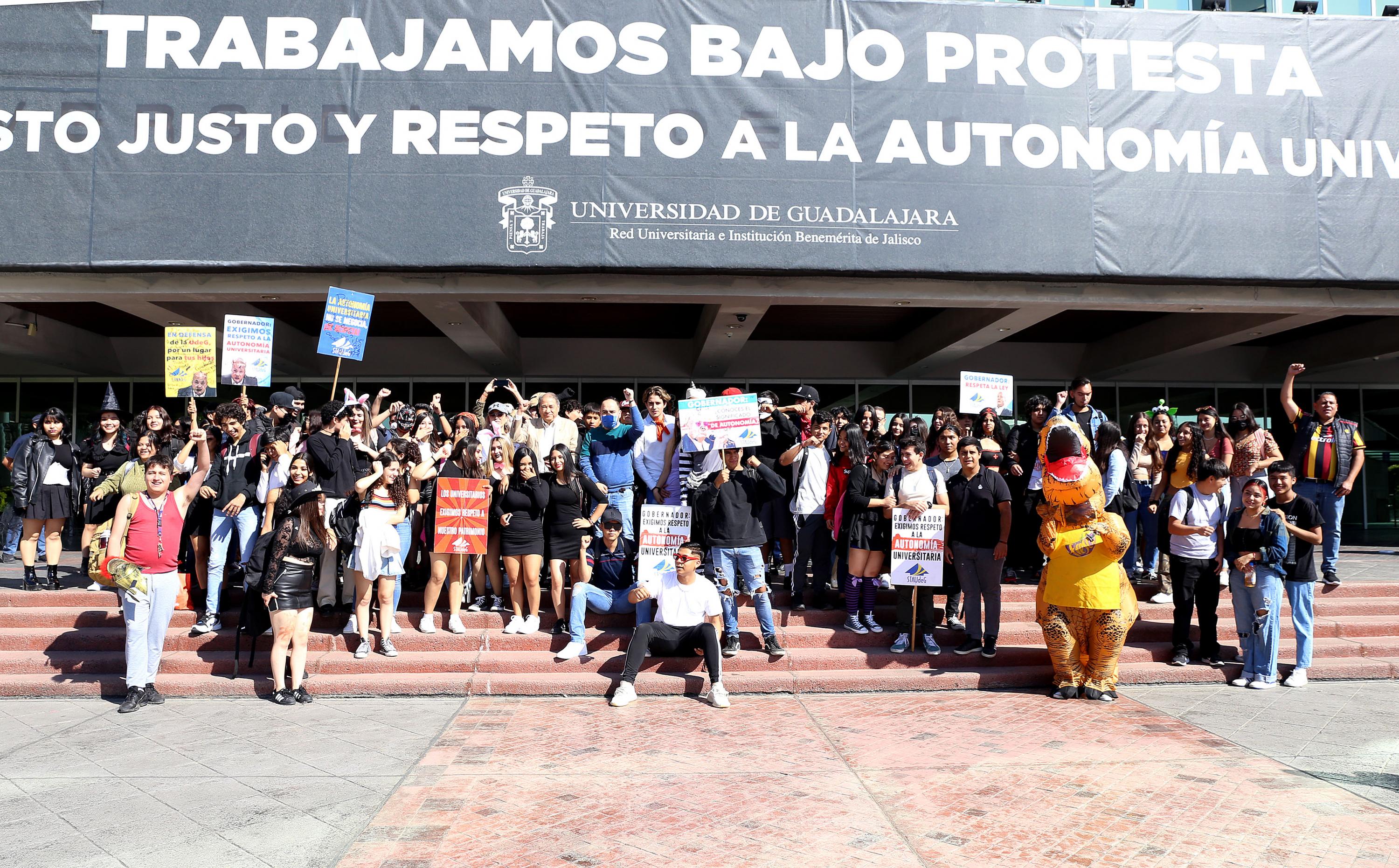 Participantes en contingente caminata por la autonomía Caminata por la Autonomía, la Educación y la Salud