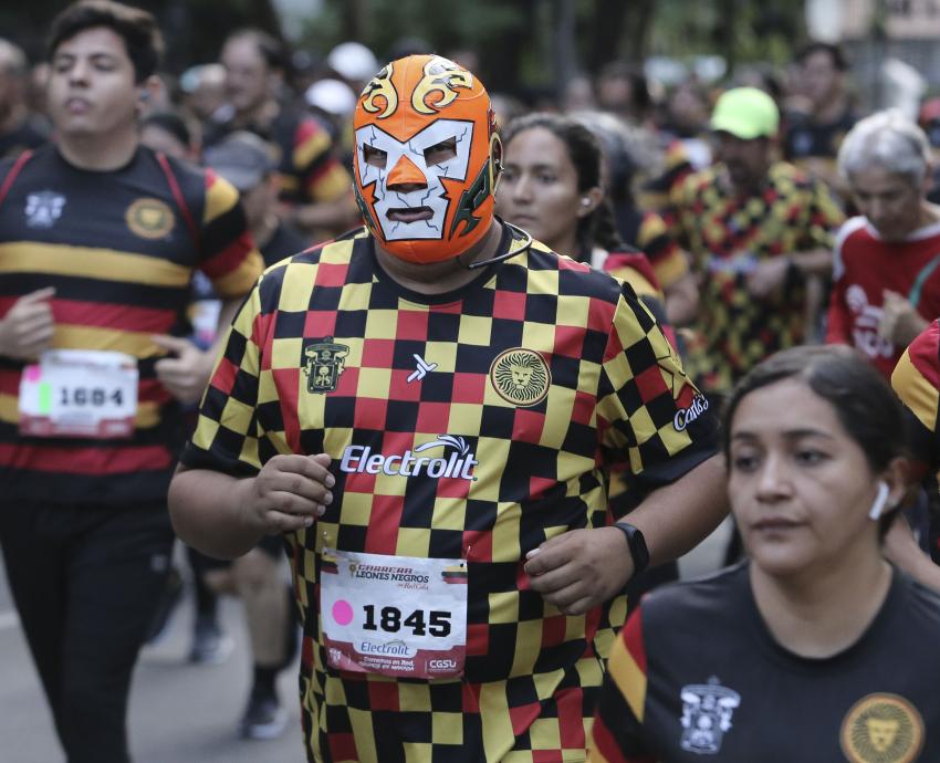 corredores en séptima Carrera Leones Negros