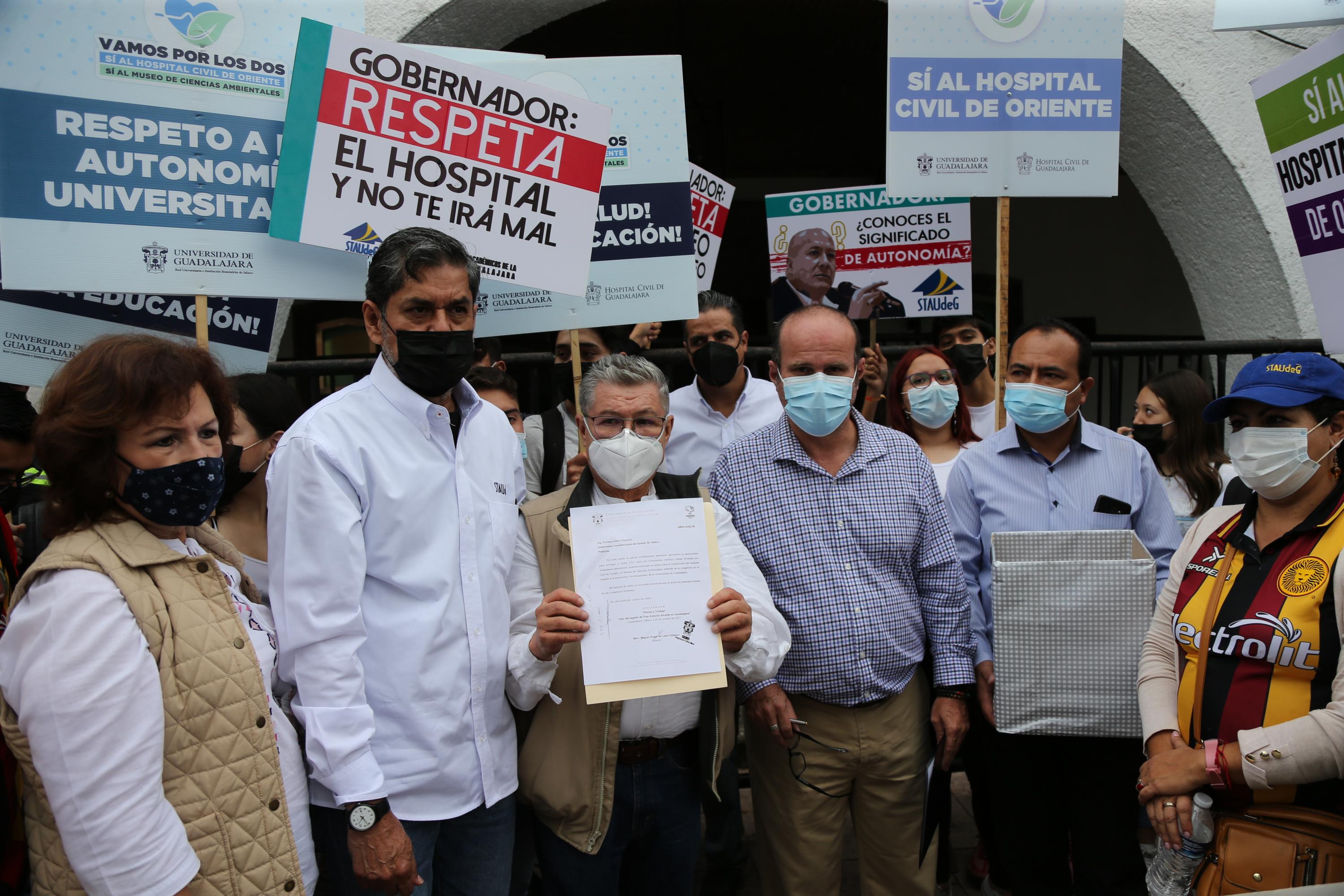 Participantes en contingente caminata por la autonomía