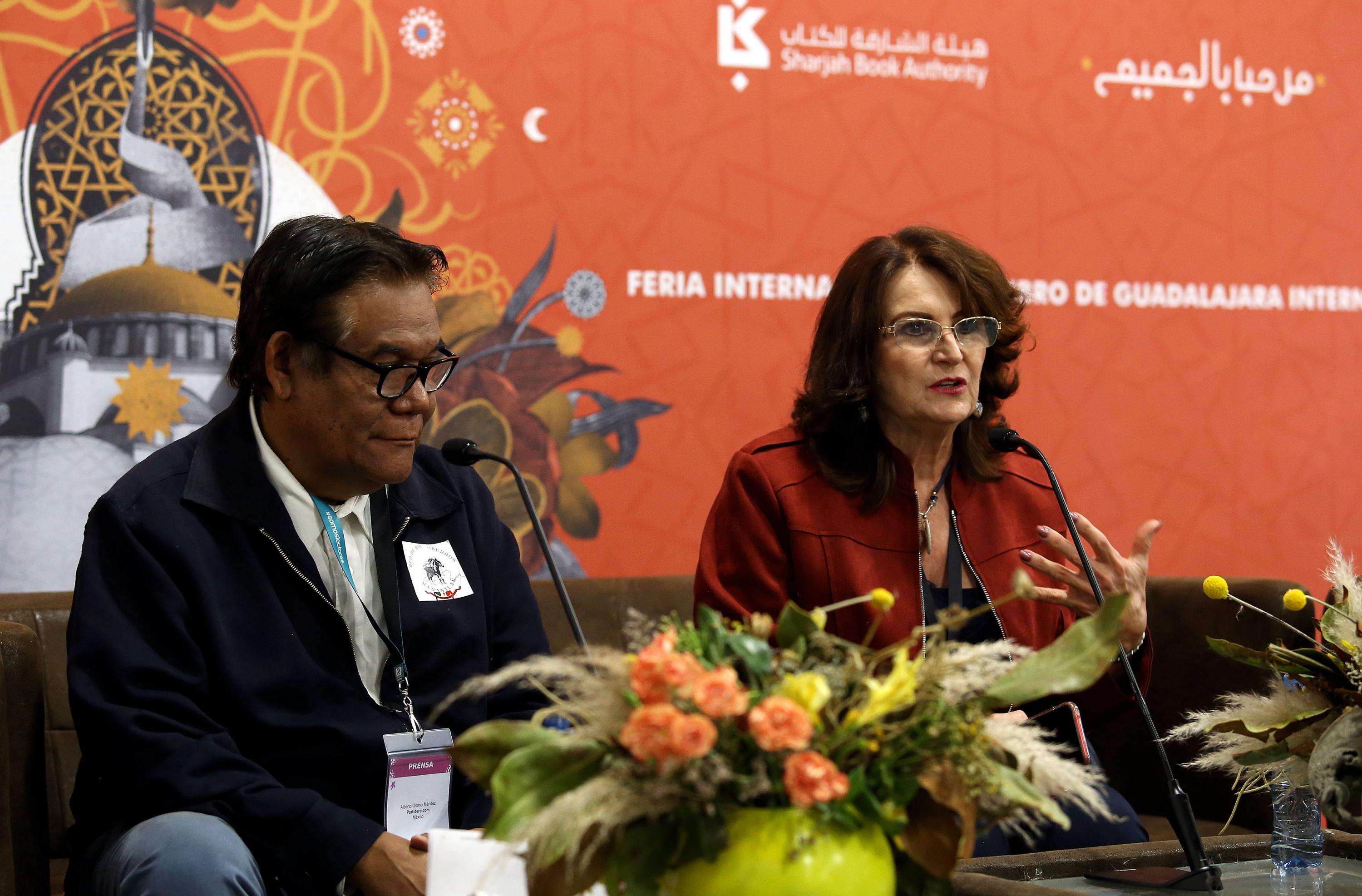 Autoridades del evento en presidium