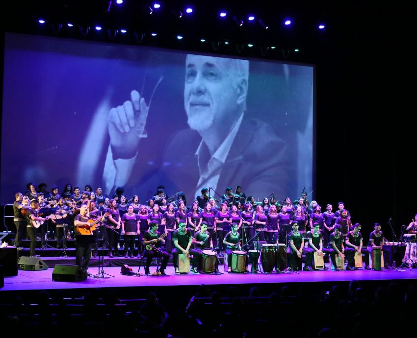 Grupo Canto América en concierto en escenario