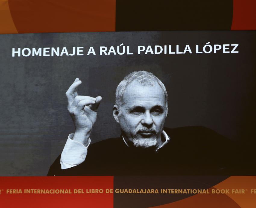 Imagen proyectada en pantalla del licenciado Raúl Padilla