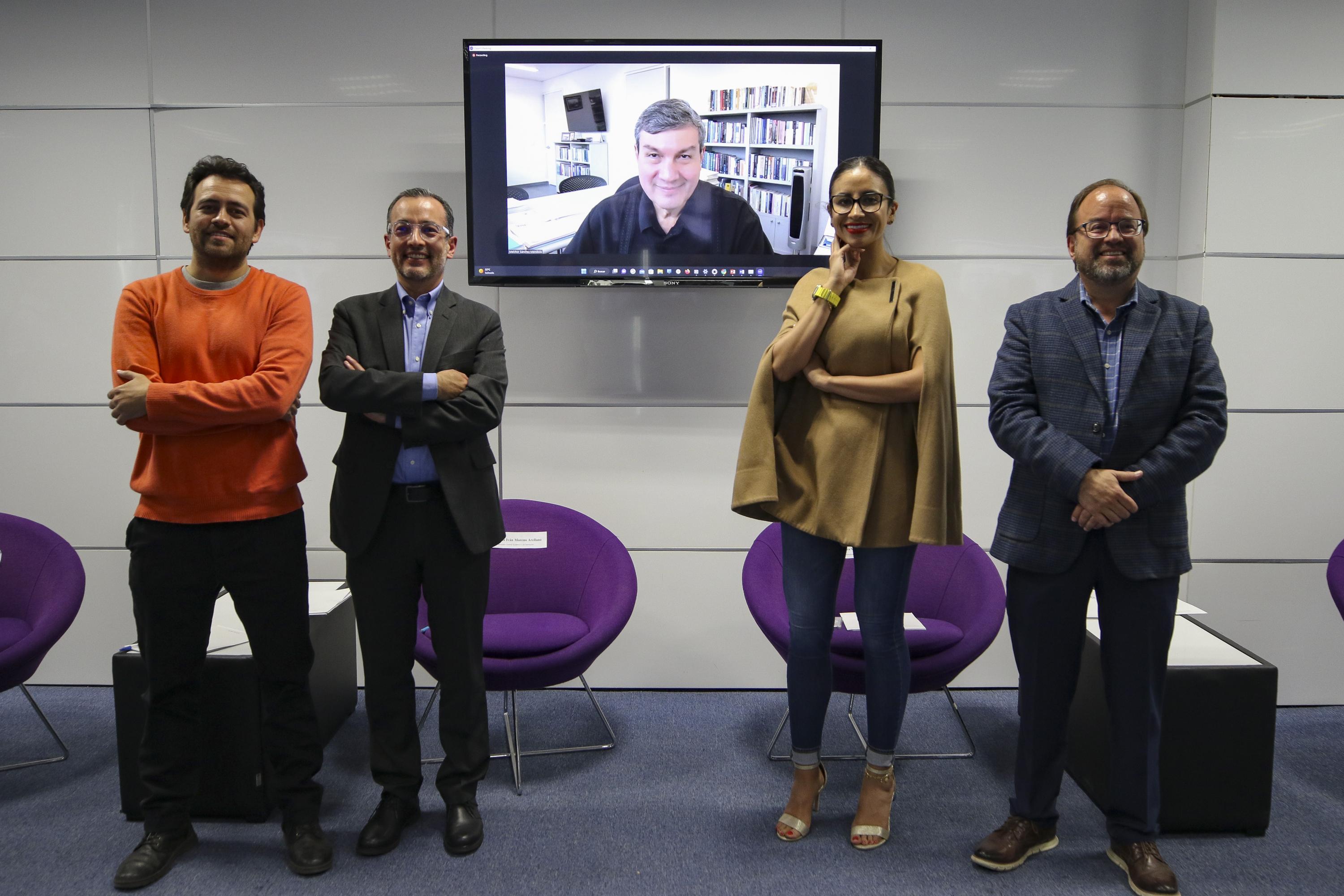 Autoridades del evento en presidium