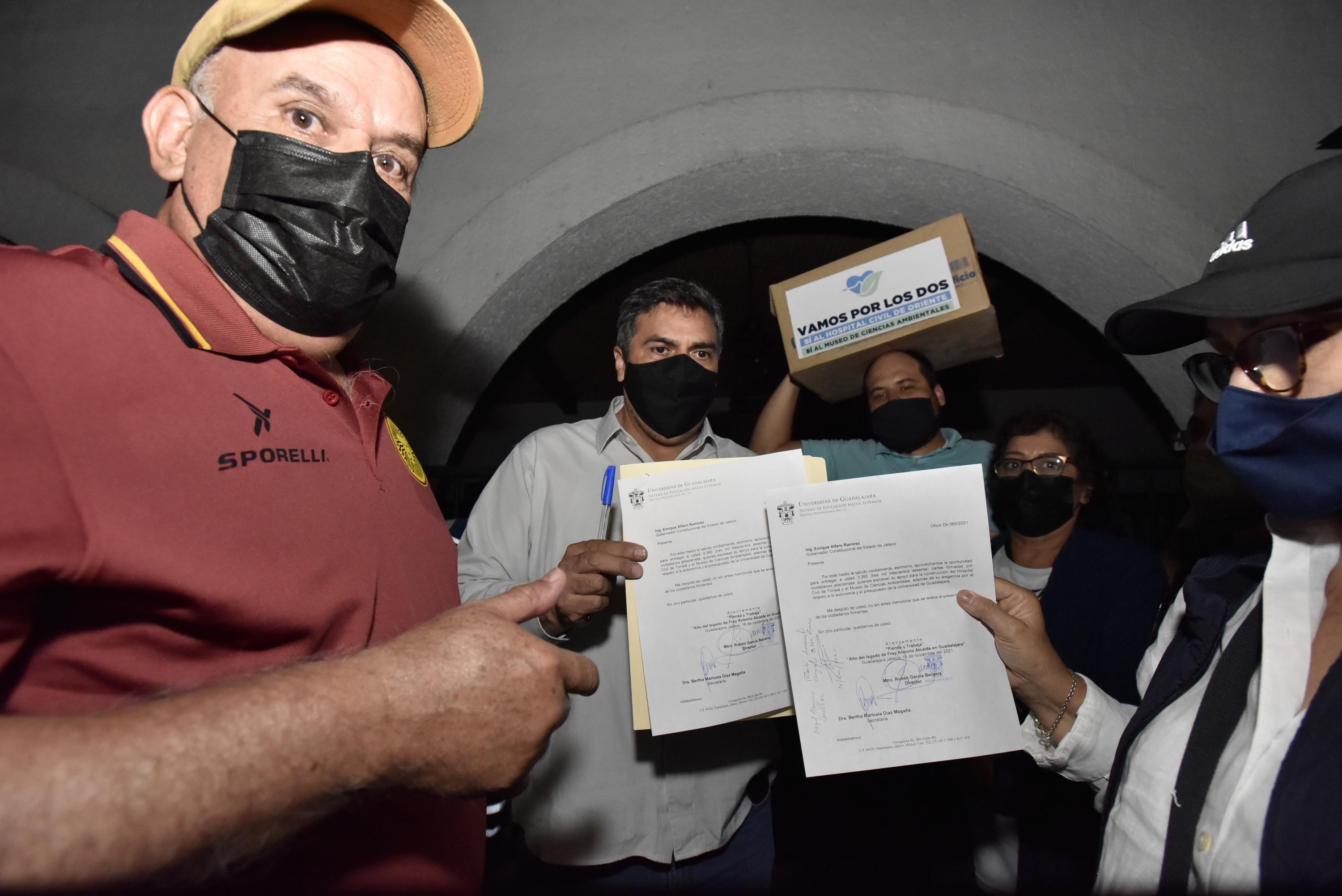 Participantes en contingente caminata por la autonomía
