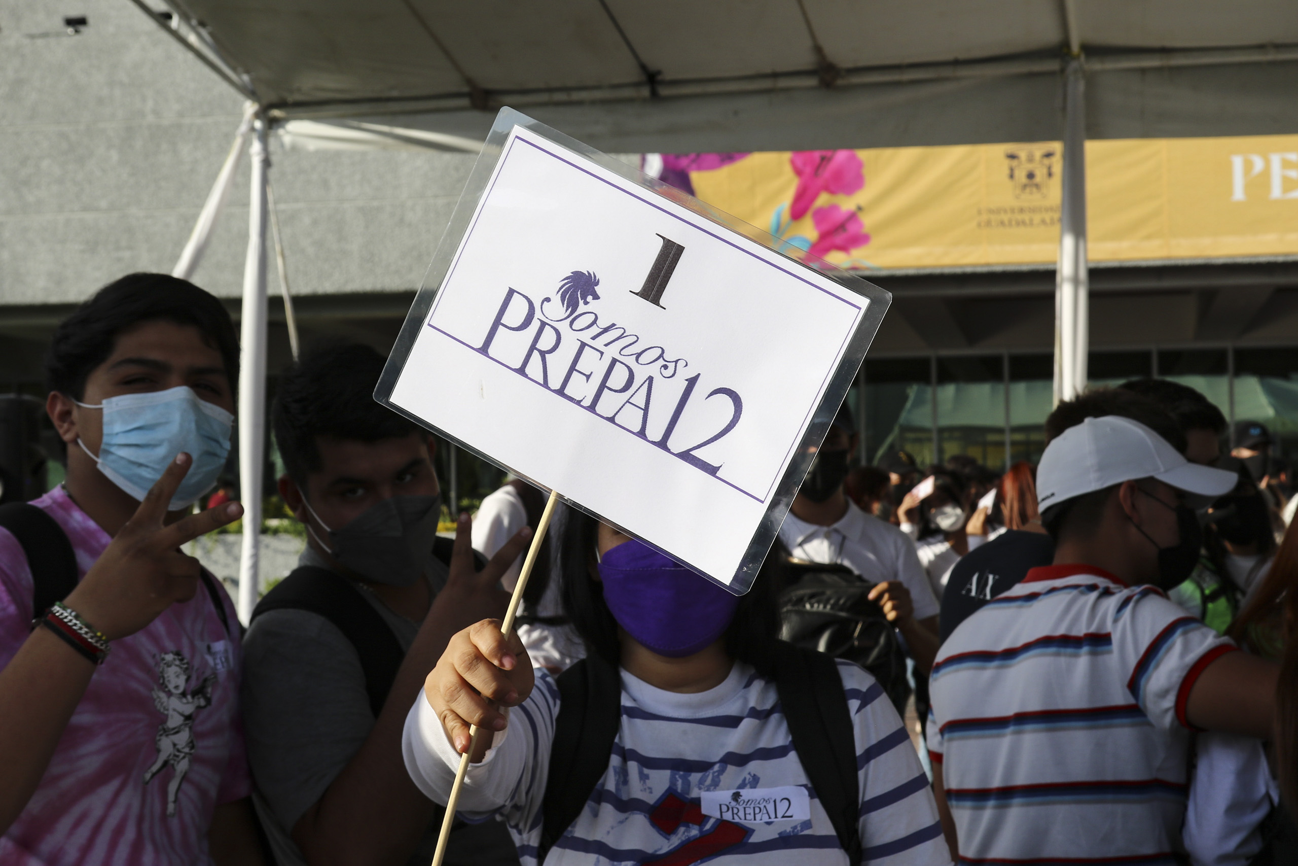 Participantes en contingente caminata por la autonomía