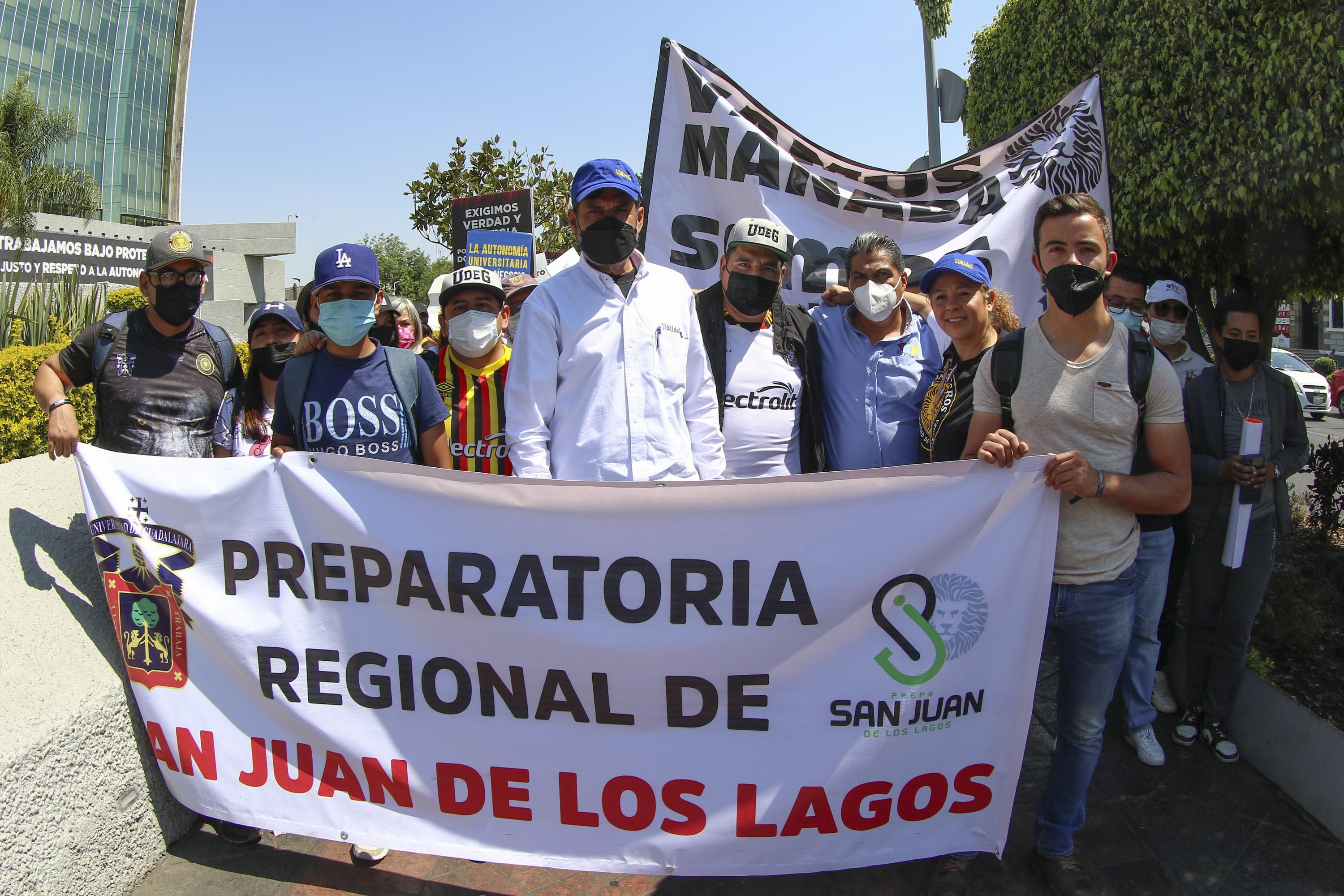 Participantes en contingente caminata por la autonomía