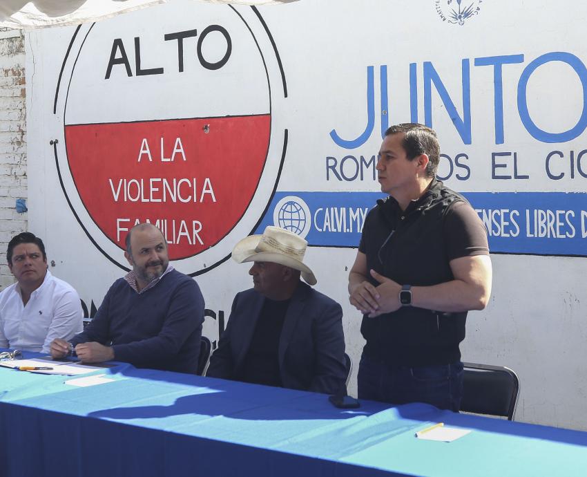 Autoridades del evento en presidium