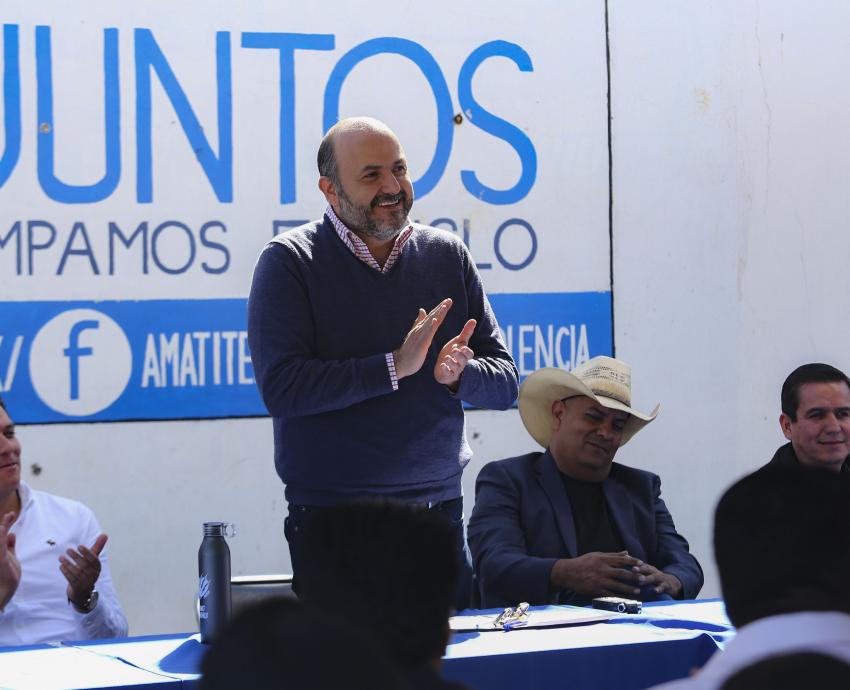 Autoridades del evento en presidium