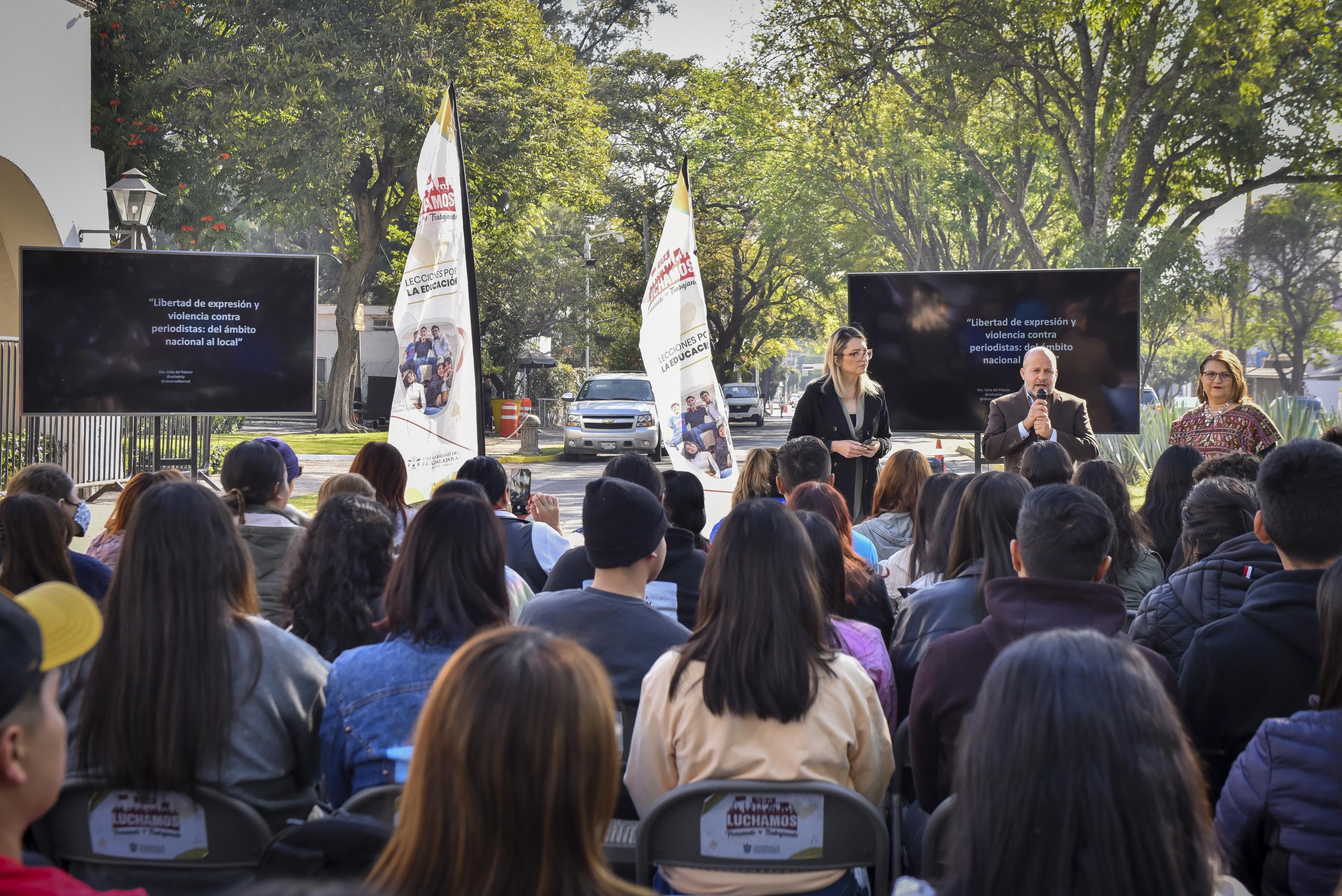 Participantes de cualtos en master class en apoyo por la Autonomía, la Educación y la Salud universitaria