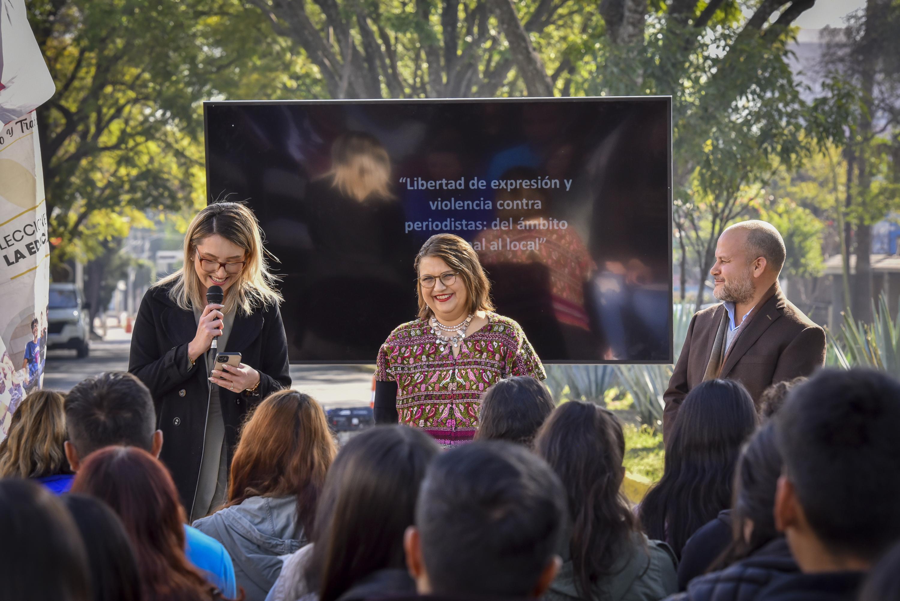 Participantes de cualtos en master class en apoyo por la Autonomía, la Educación y la Salud universitaria