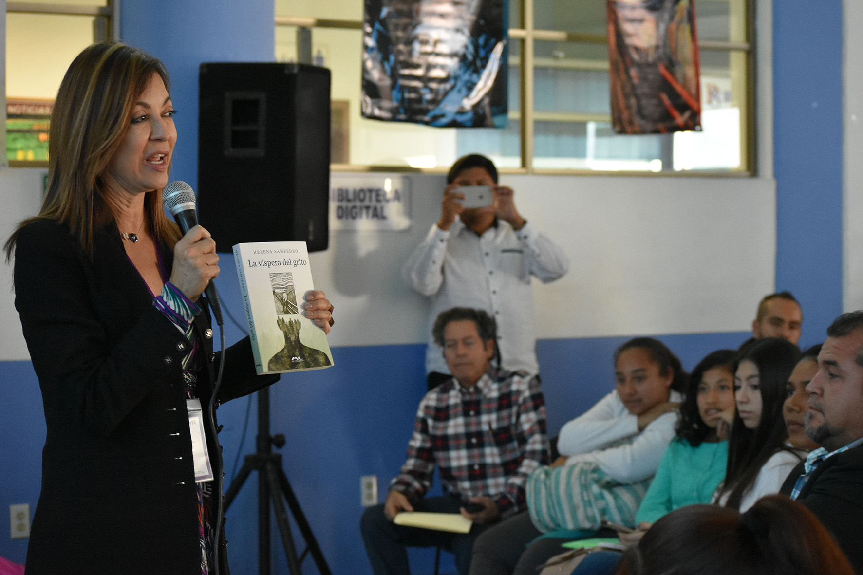 Escritora en Ecos de la FIL Joven
