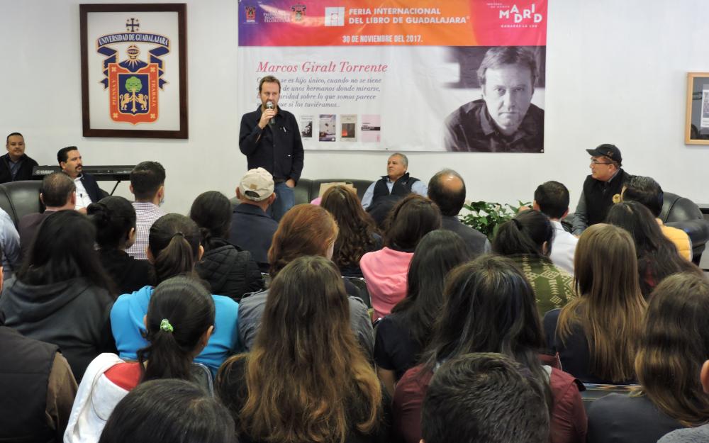Escritor en Ecos de la FIL Joven
