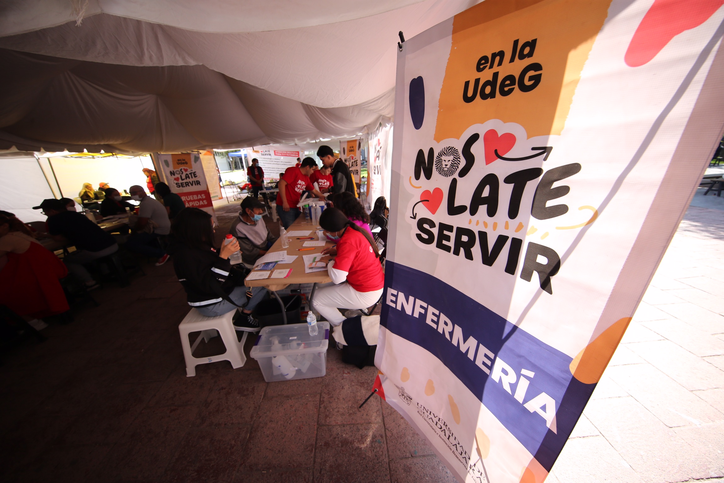Participantes de brigada Nos late servir