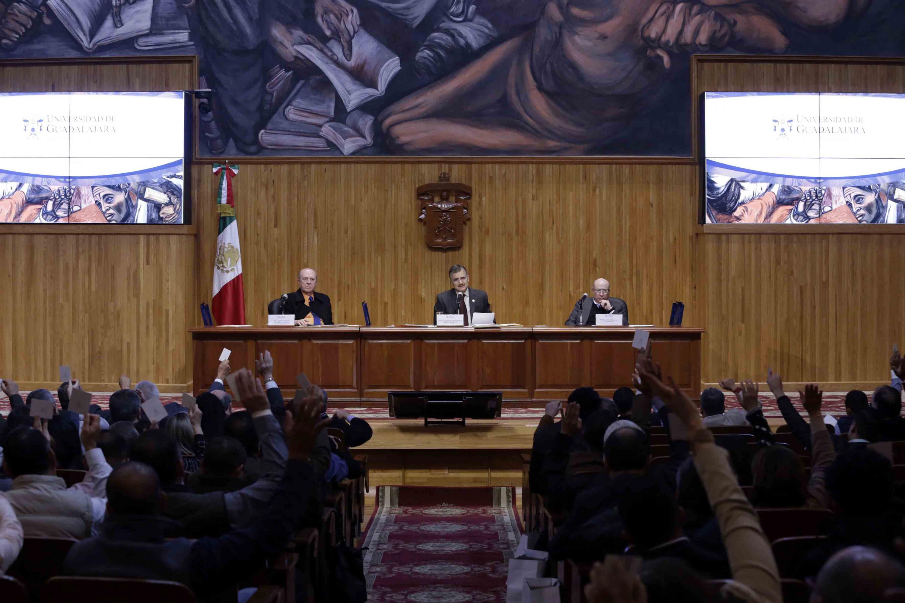 Autoridades de la UdeG en presidium