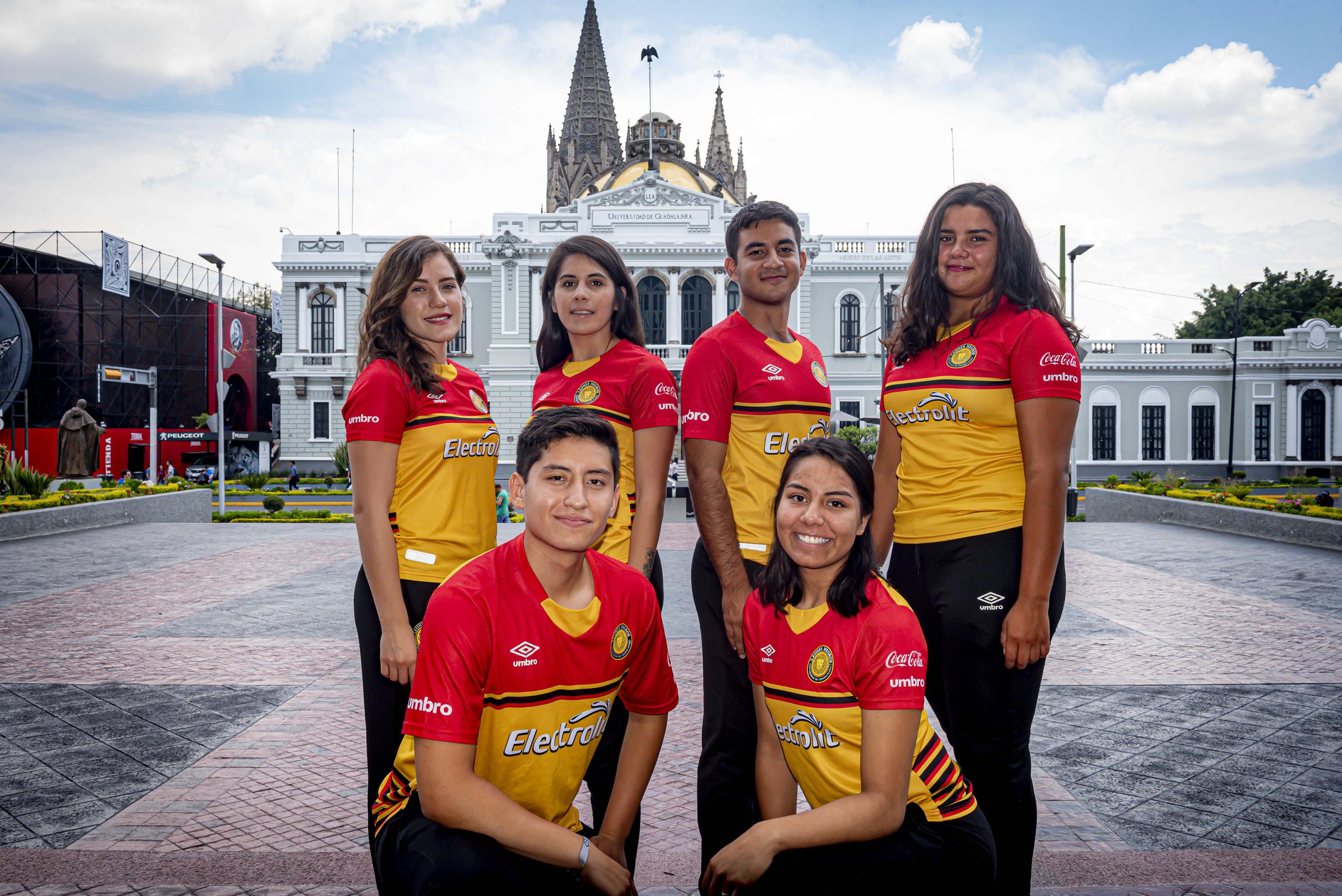 Grupo de deportistas de la U de G