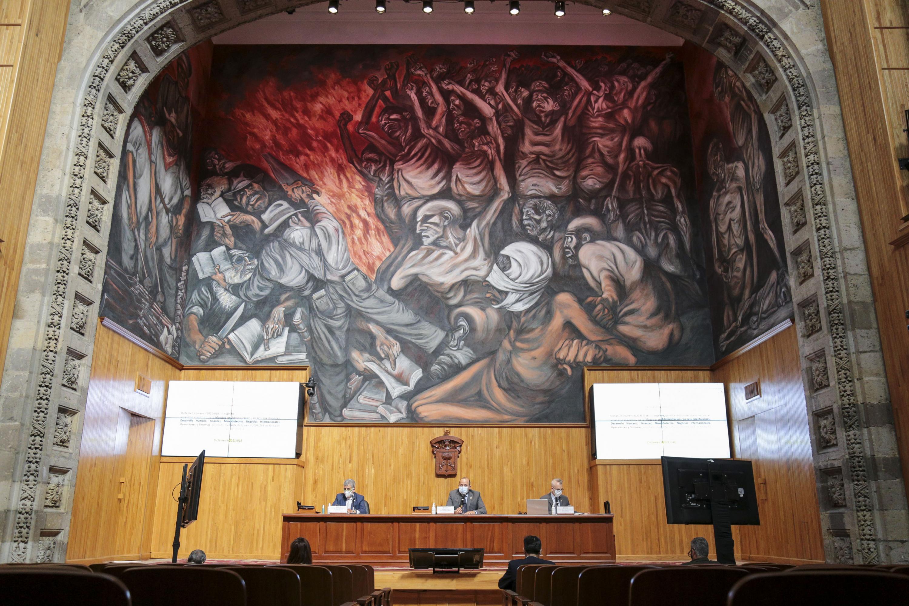 Autoridades del evento en presídium