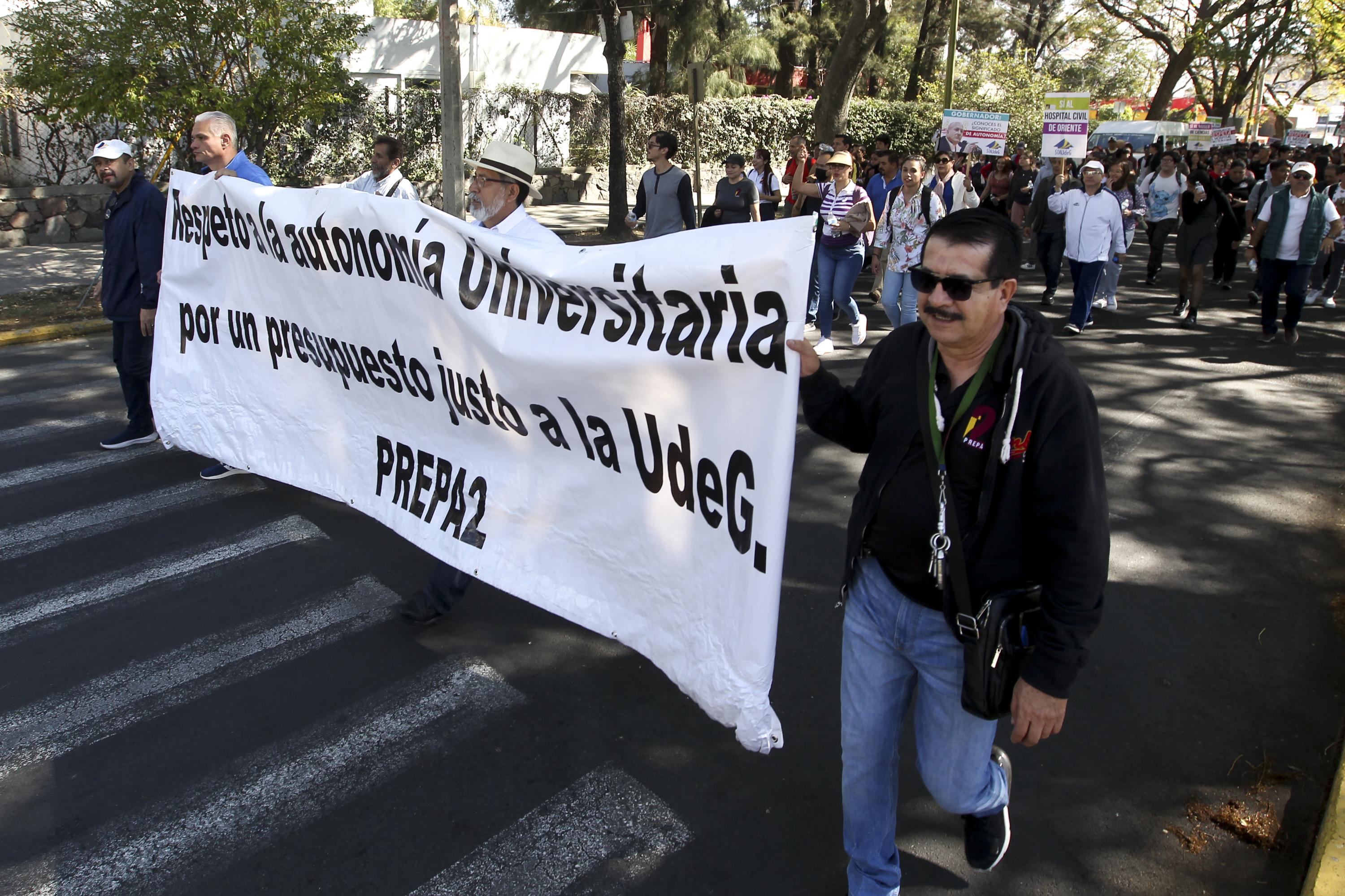 Participantes en contingente caminata por la autonomía Caminata por la Autonomía, la Educación y la Salud