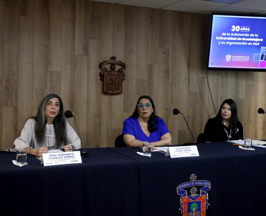Autoridad del evento en rueda de prensa