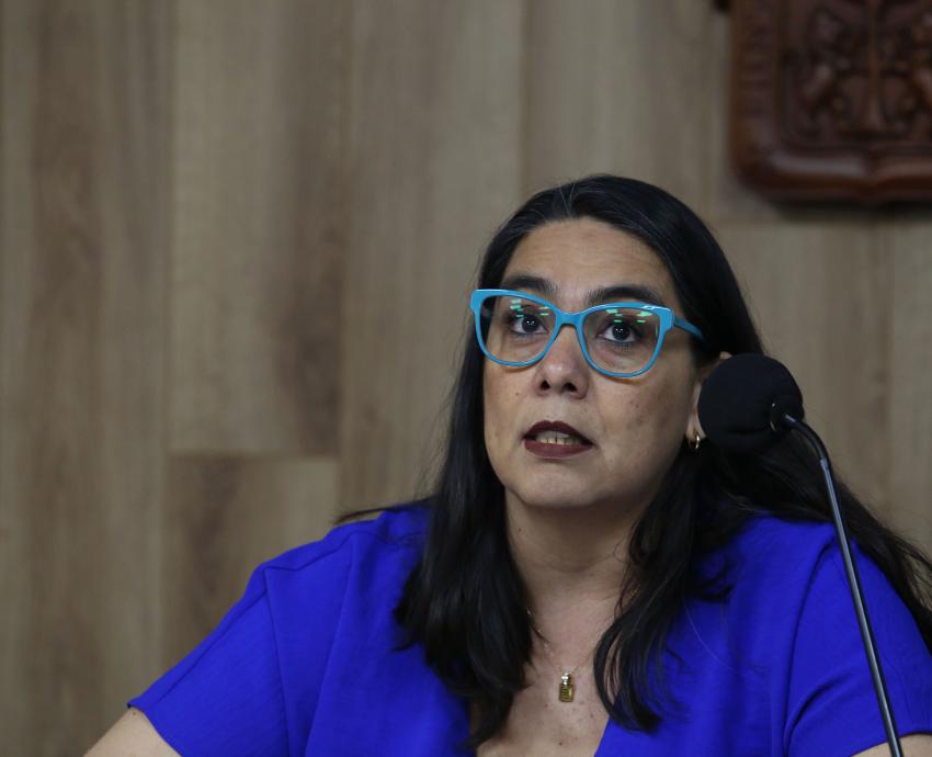 Autoridad del evento en rueda de prensa en uso de la voz