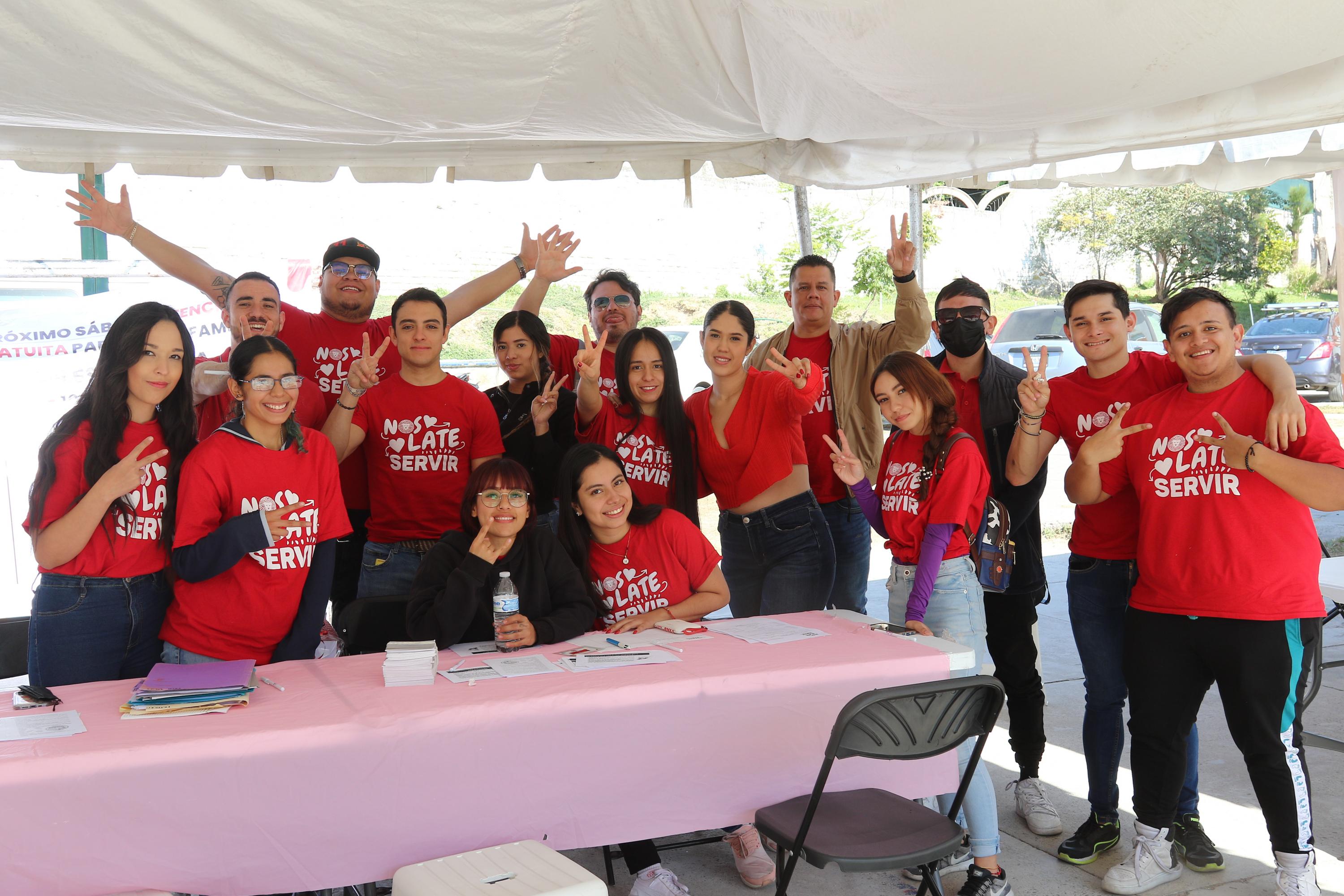 Participantes de brigada Nos late servir