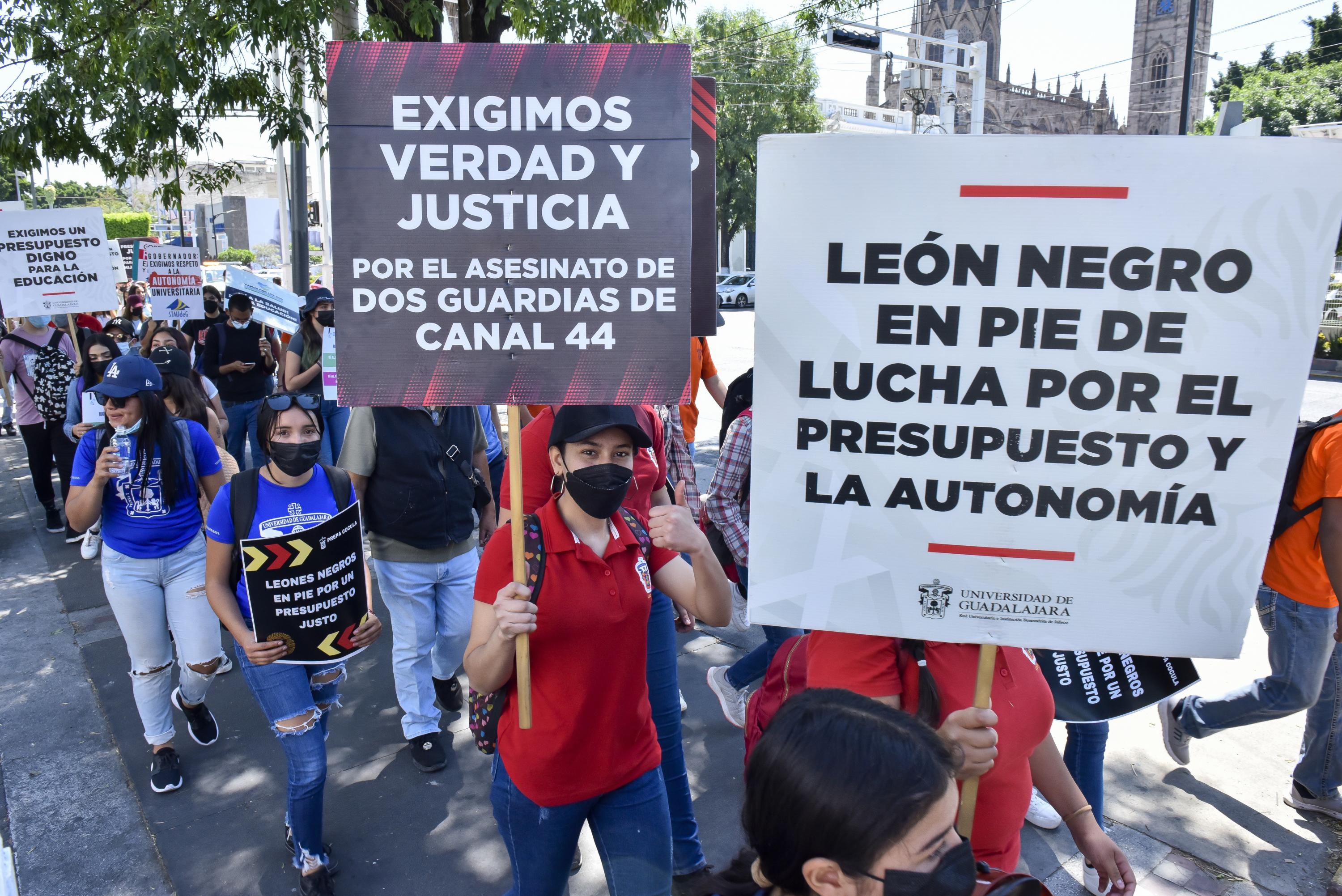 Participantes en contingente caminata por la autonomía Caminata por la Autonomía, la Educación y la Salud