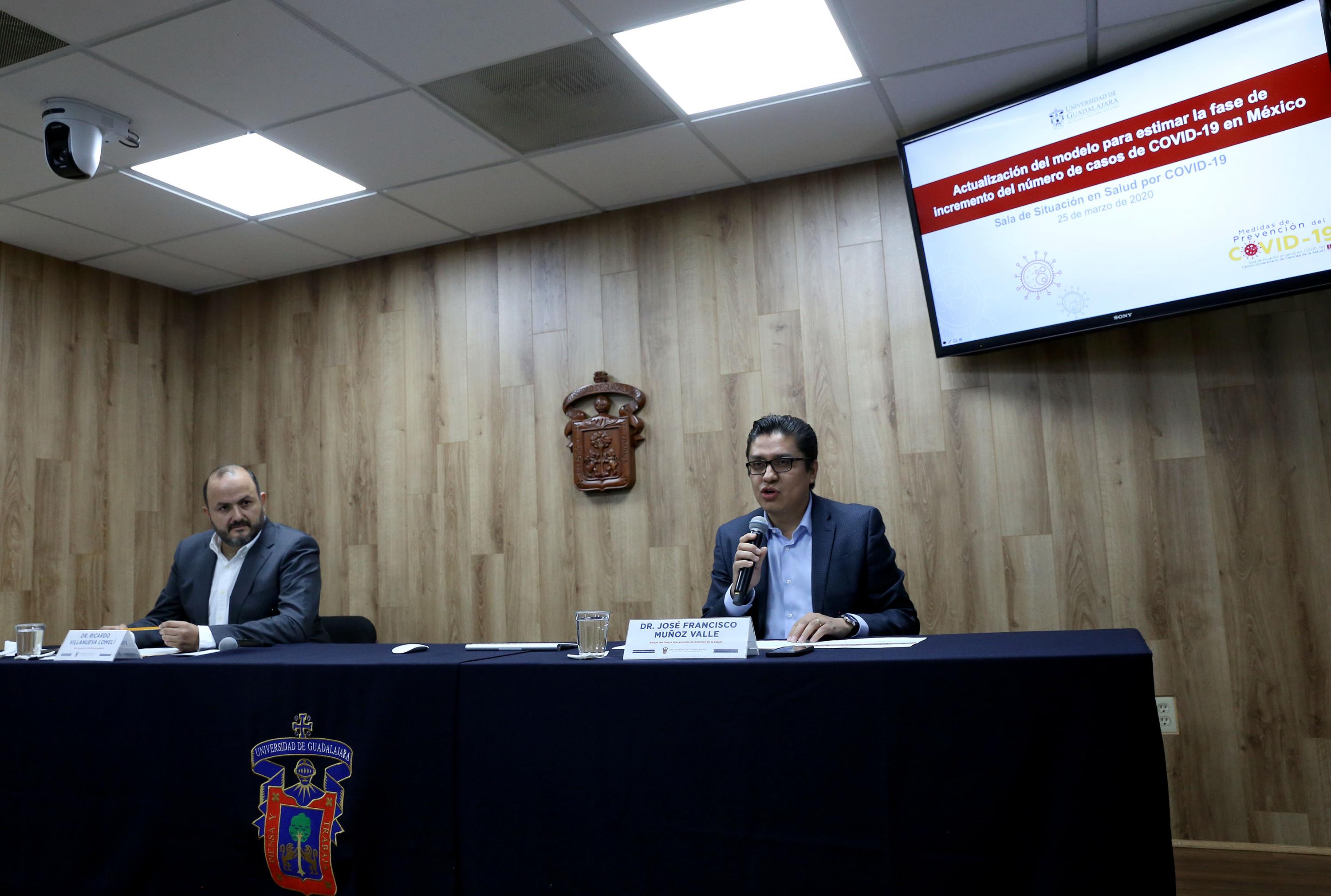 Autoridades de la u de g en rueda de prensa