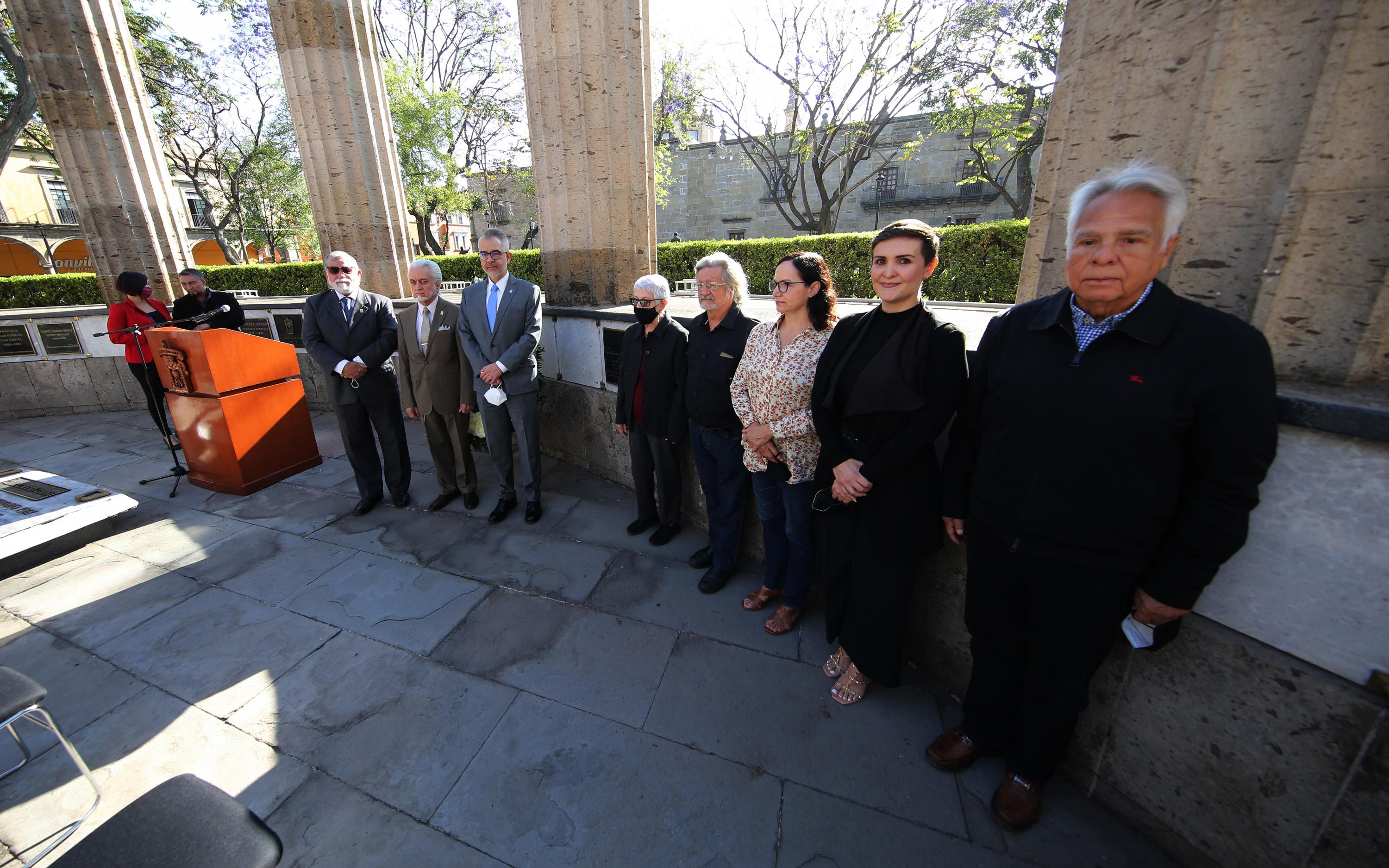Grupo de participantes que asistieron al evento