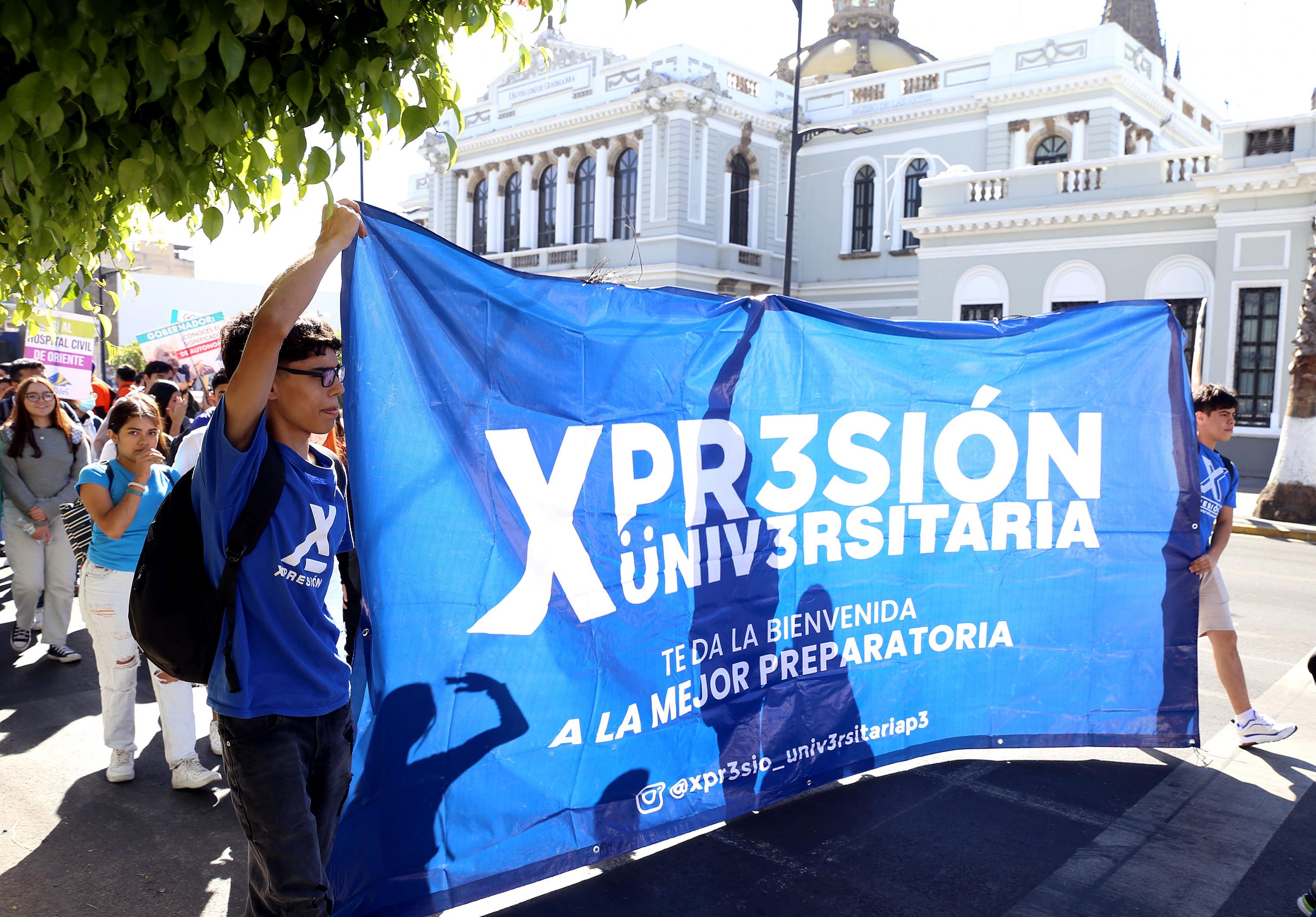 Participantes en contingente caminata por la autonomía Caminata por la Autonomía, la Educación y la Salud