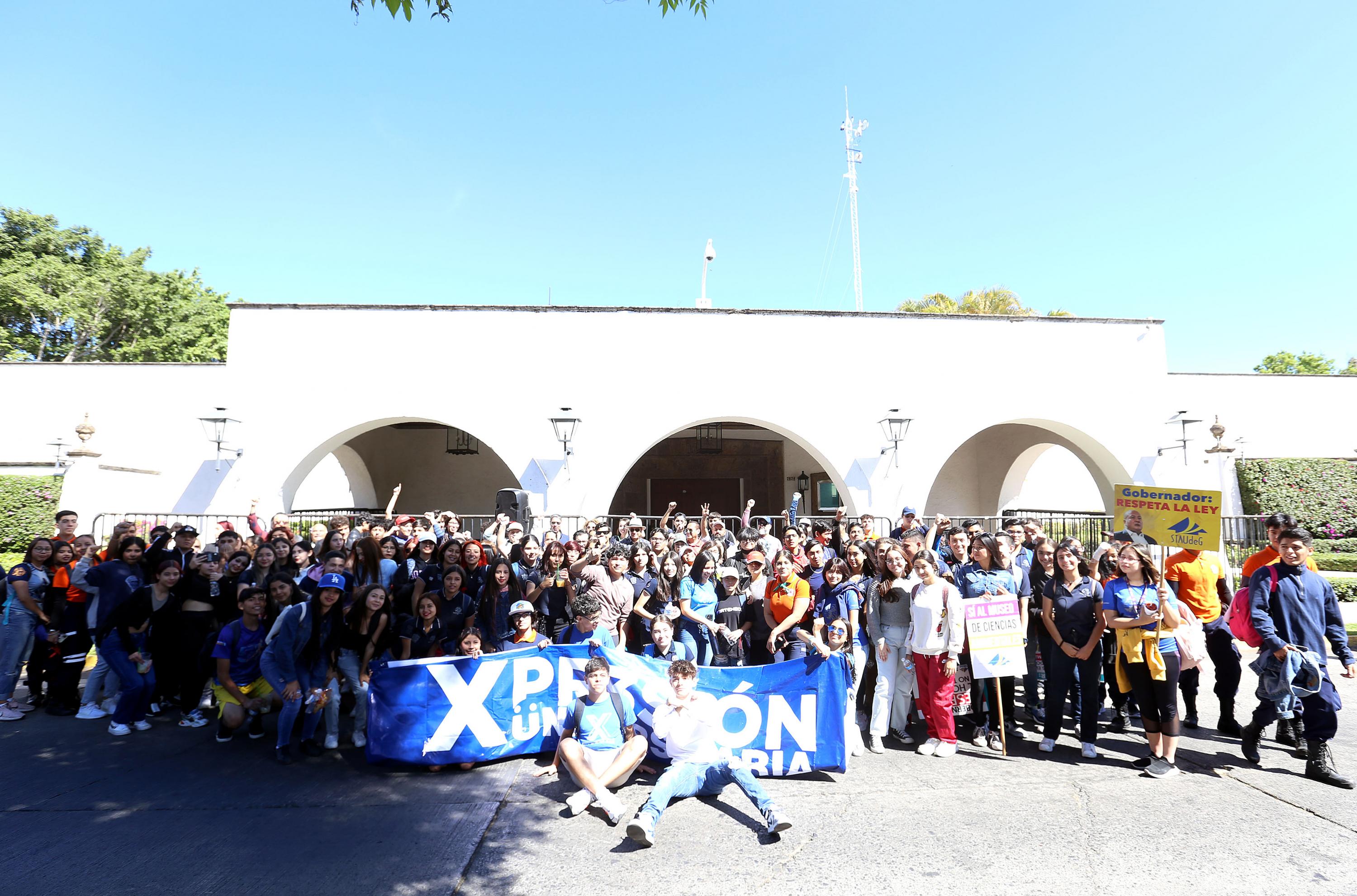 Participantes en contingente caminata por la autonomía Caminata por la Autonomía, la Educación y la Salud