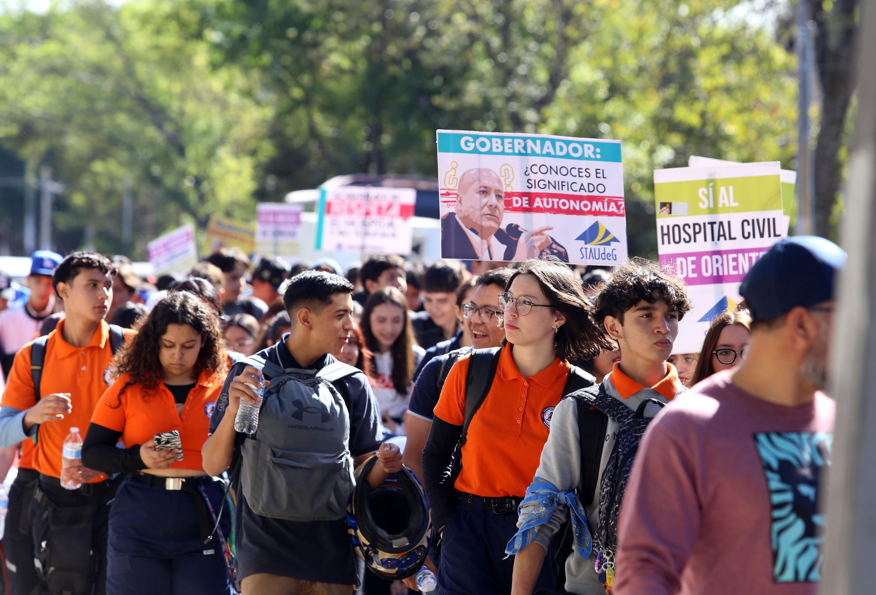 Participantes en contingente caminata por la autonomía Caminata por la Autonomía, la Educación y la Salud