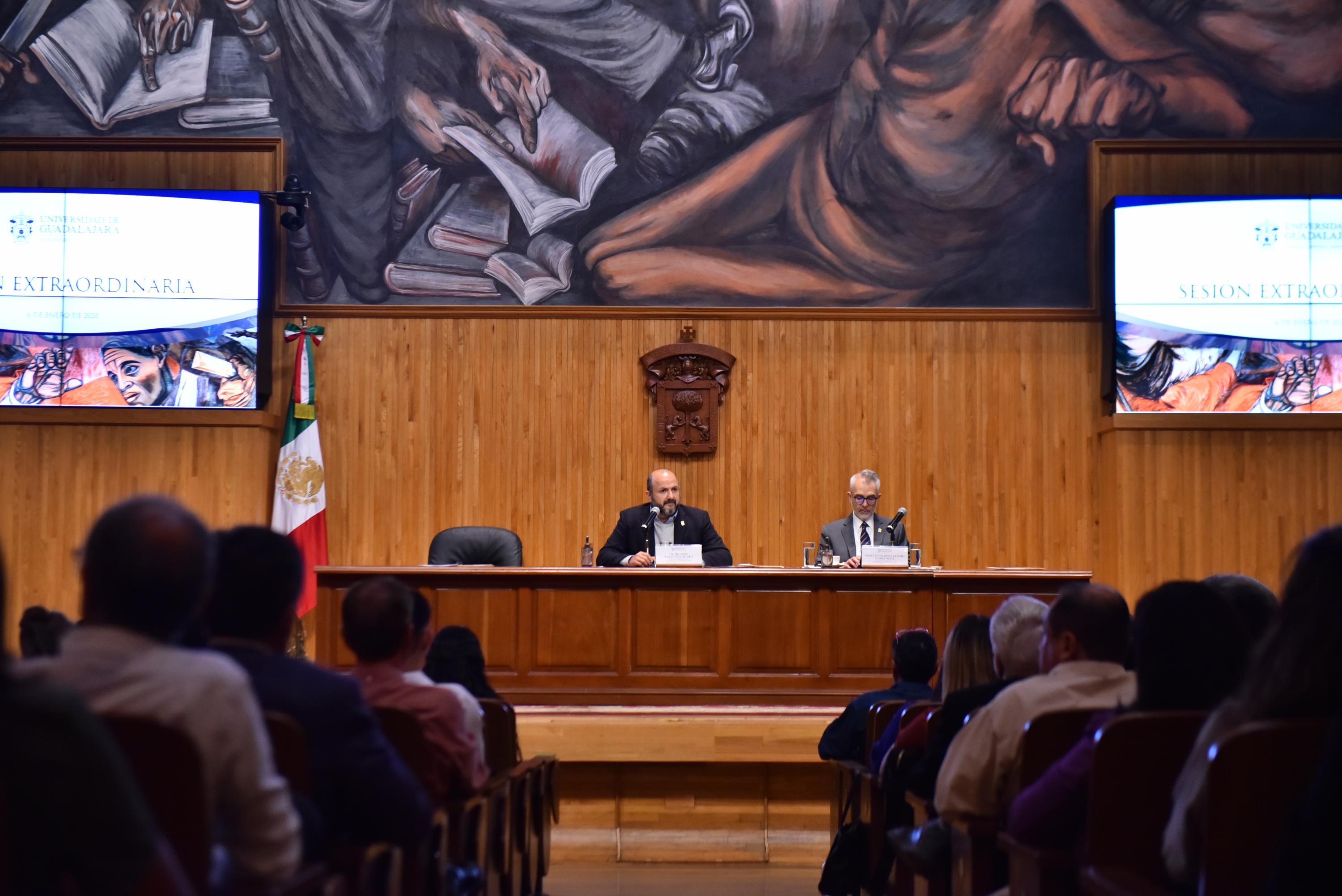 Integrantes del Consejo General Universitario en sesión