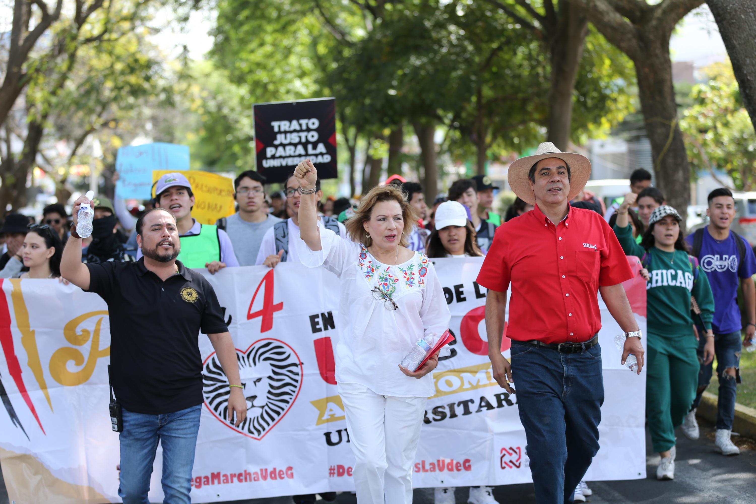 Participantes en contingente caminata por la autonomía Caminata por la Autonomía, la Educación y la Salud