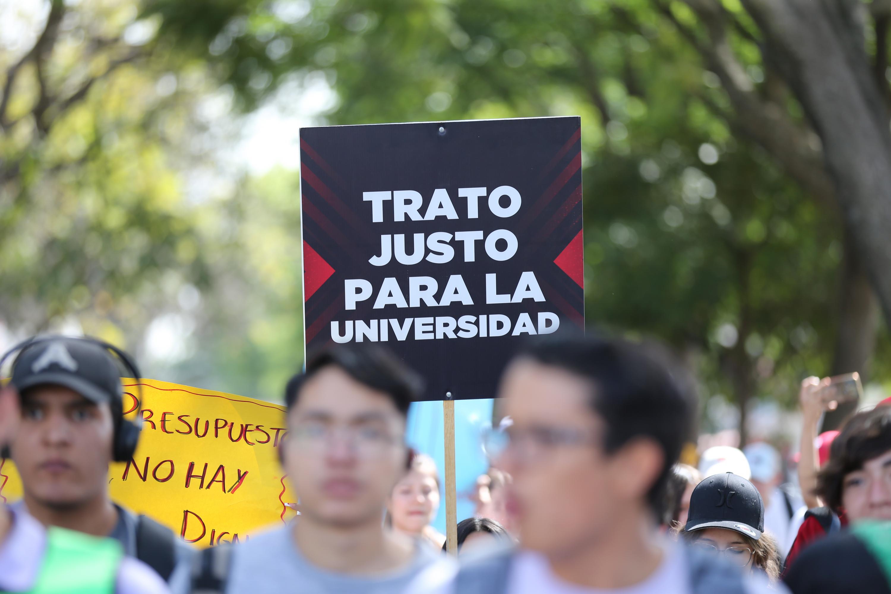 Participantes en contingente caminata por la autonomía Caminata por la Autonomía, la Educación y la Salud