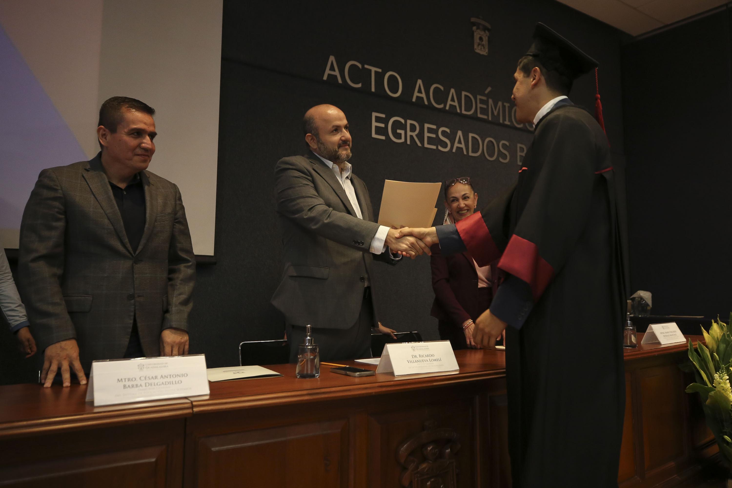 Autoridades del evento en presidium