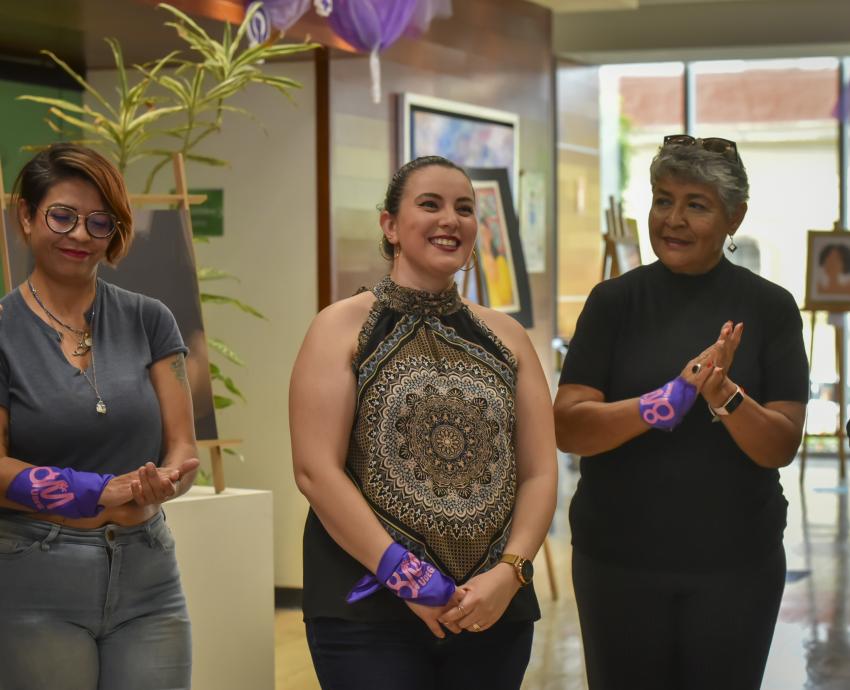 Grupo de mujeres en evento