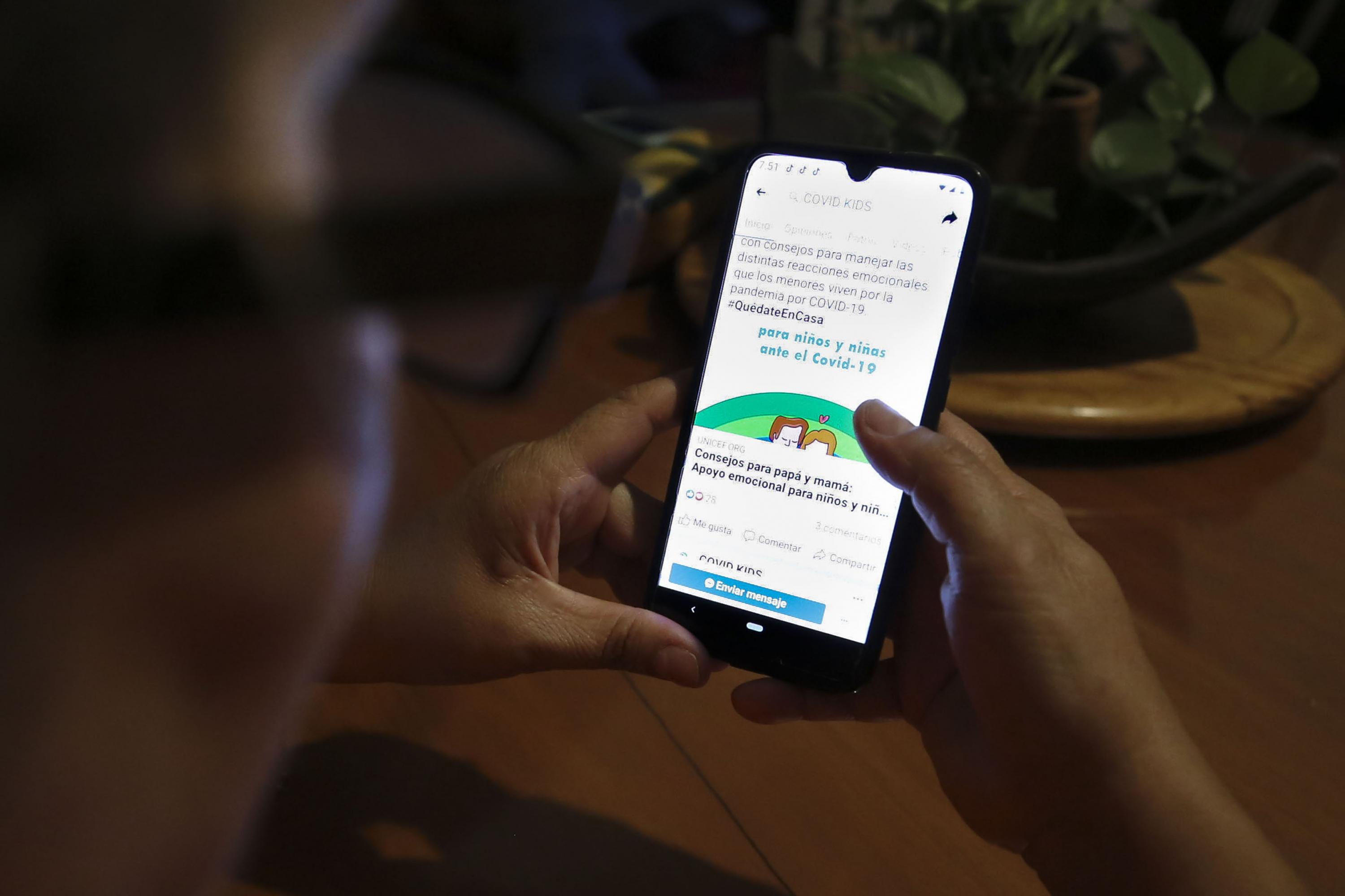Uso de aplicación en un celular