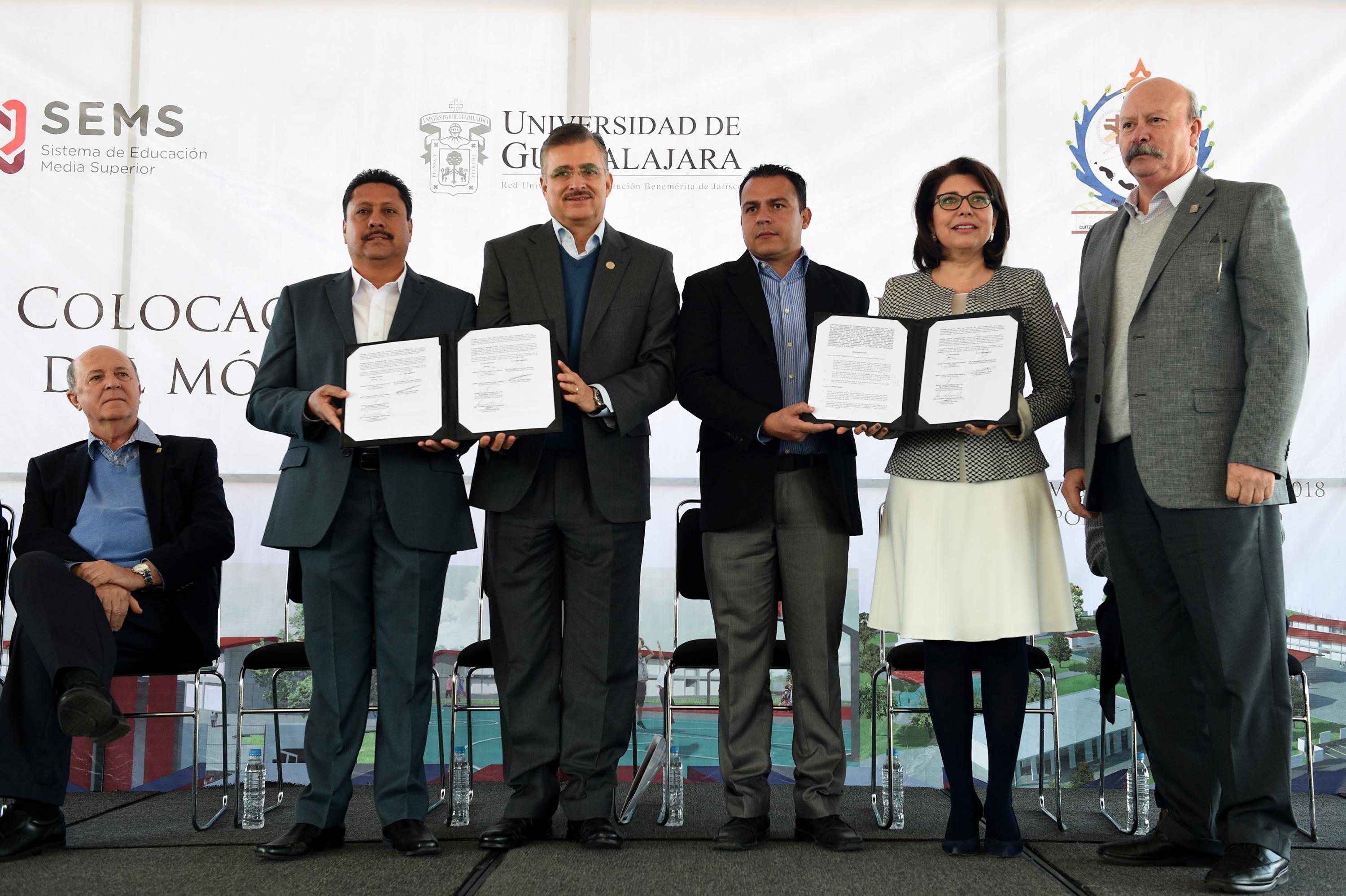 Autoridades del presidium