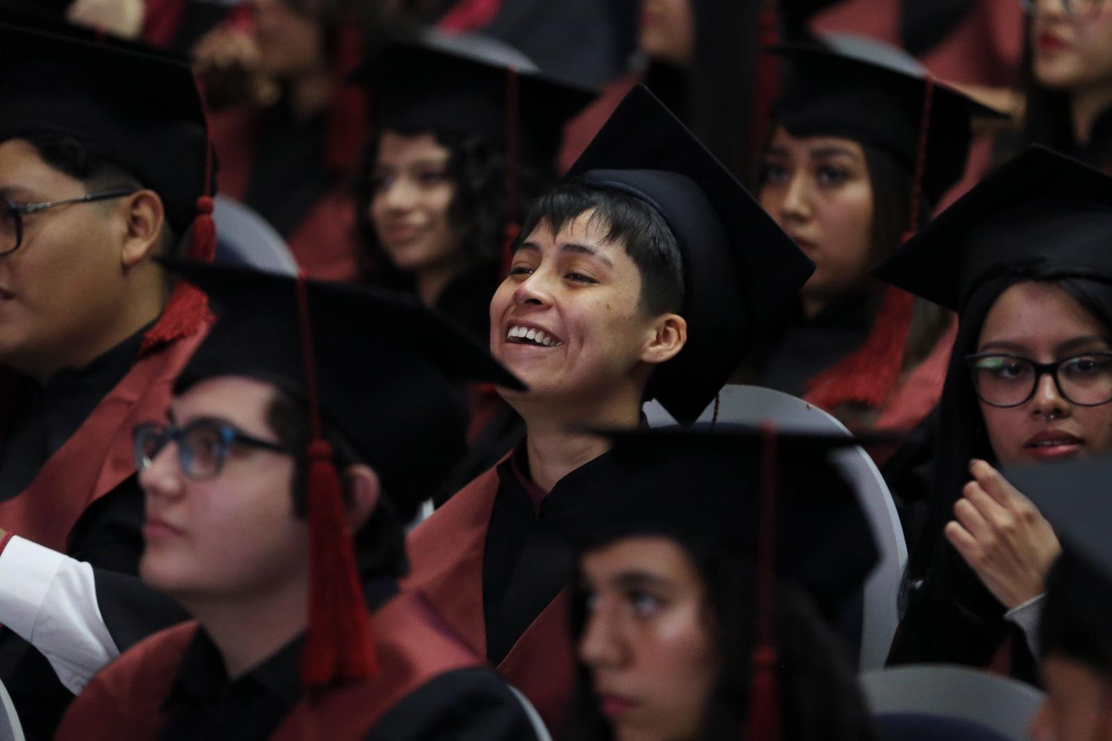 grupo de graduados en auditorio